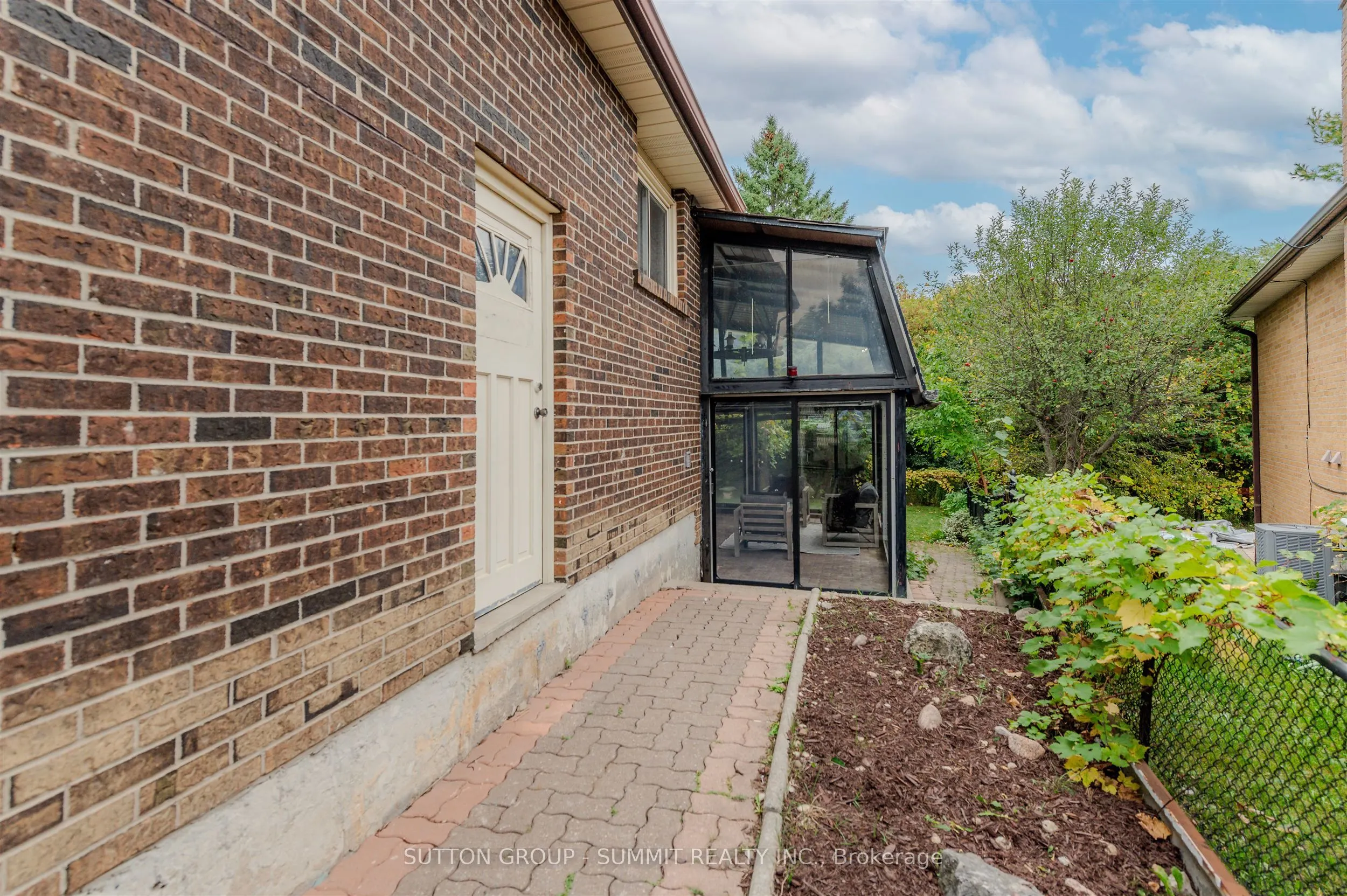 83 CURTIS Drive