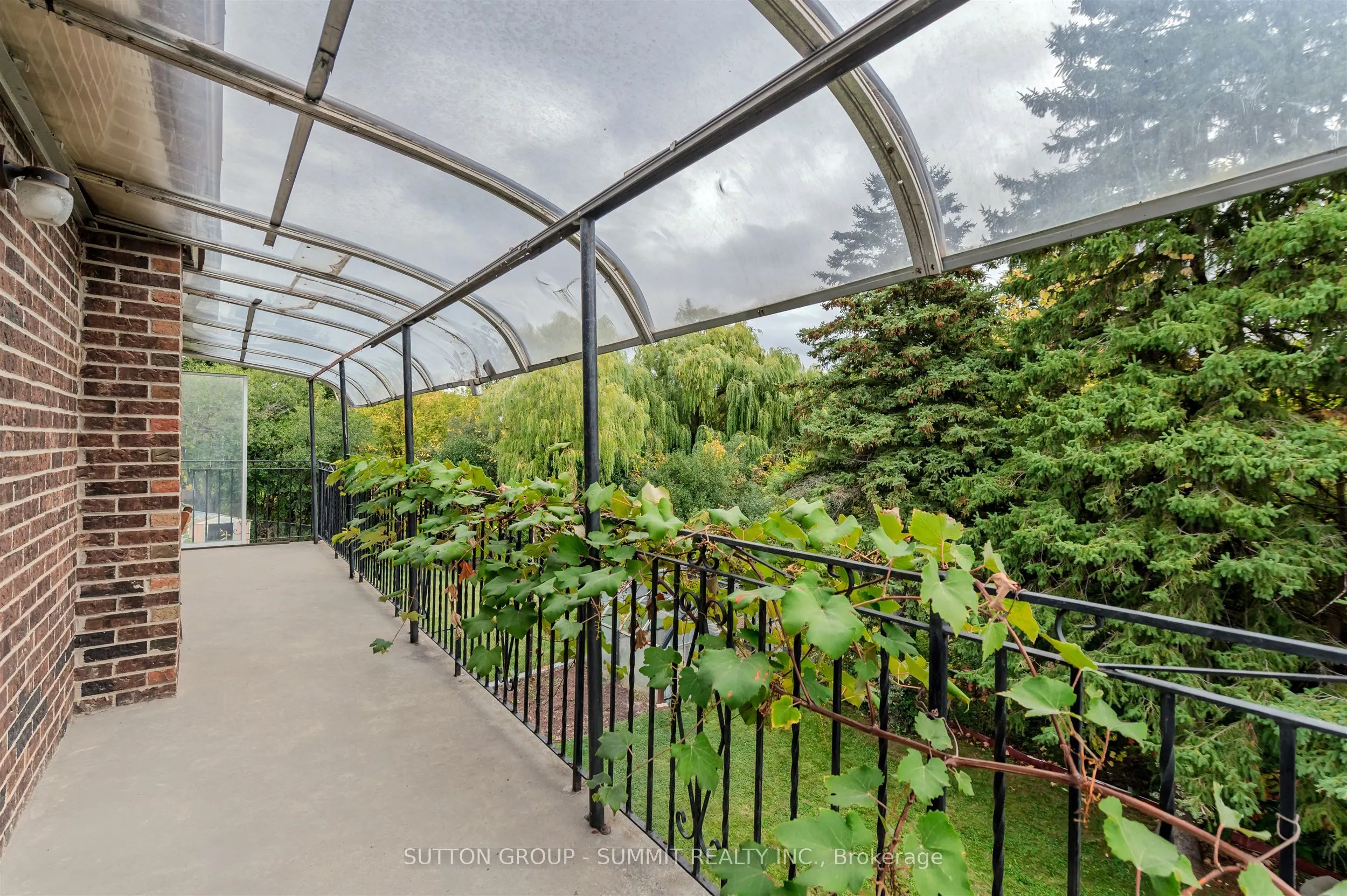 83 CURTIS Drive