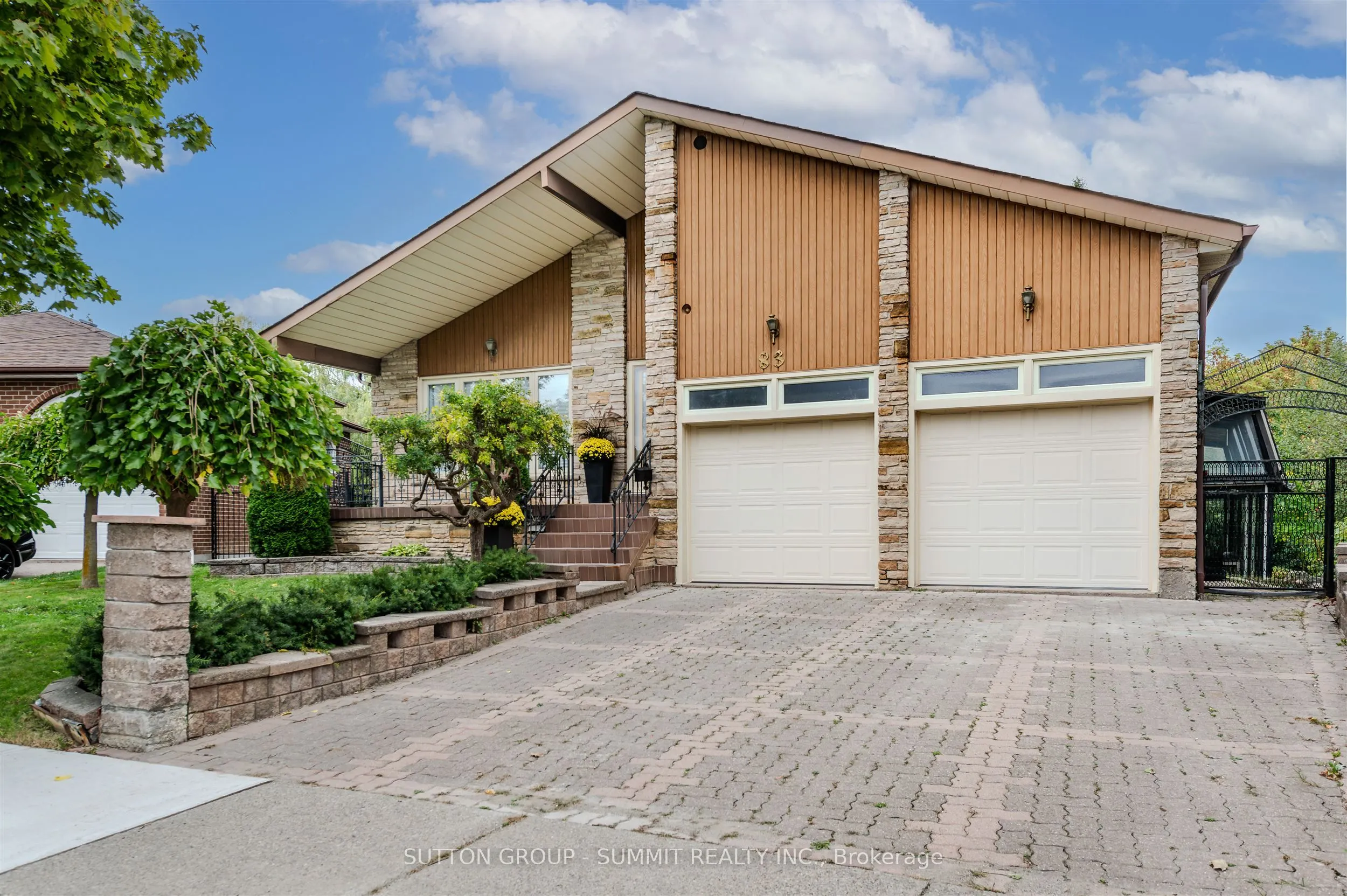 83 CURTIS Drive