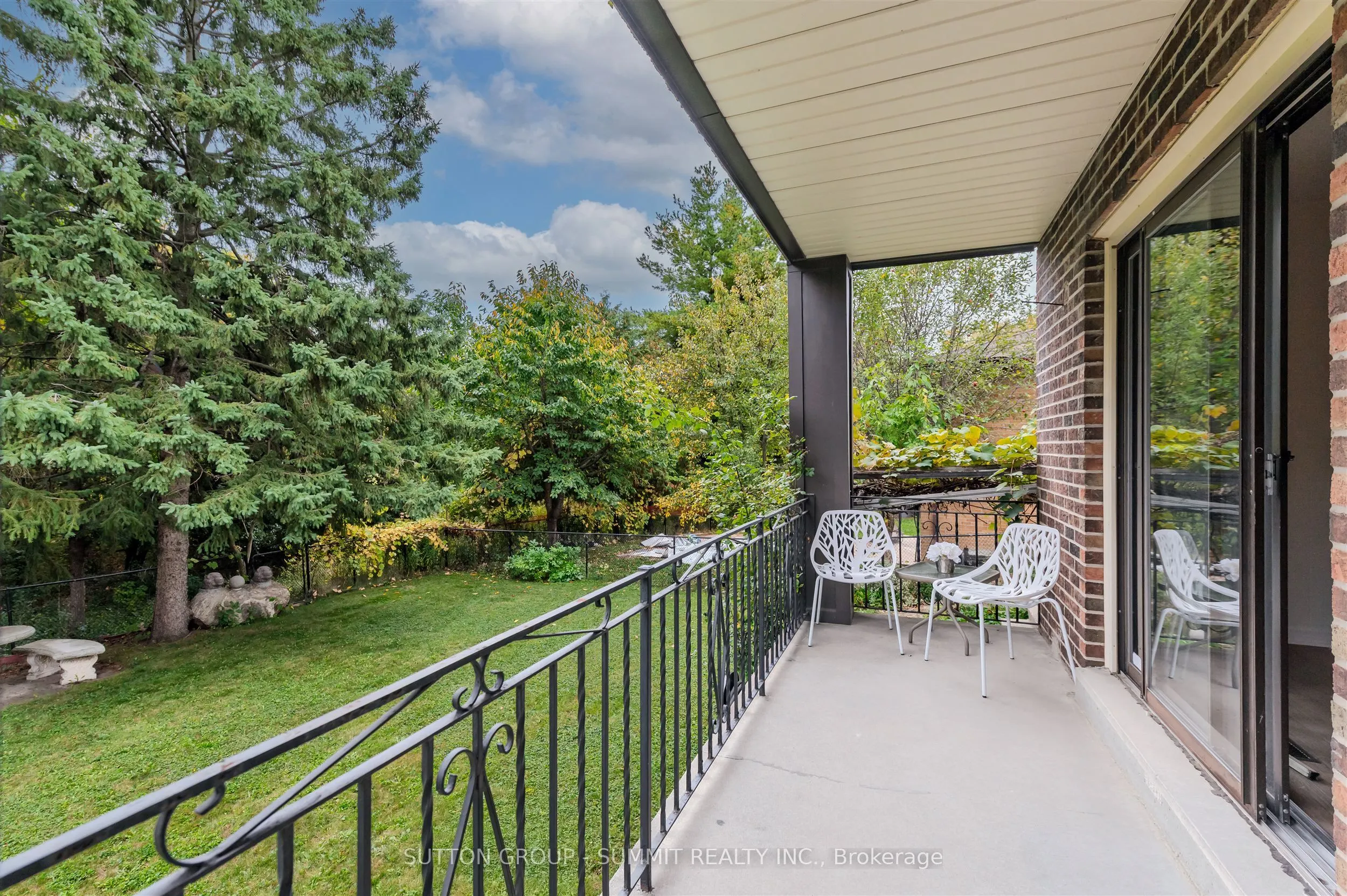 83 CURTIS Drive