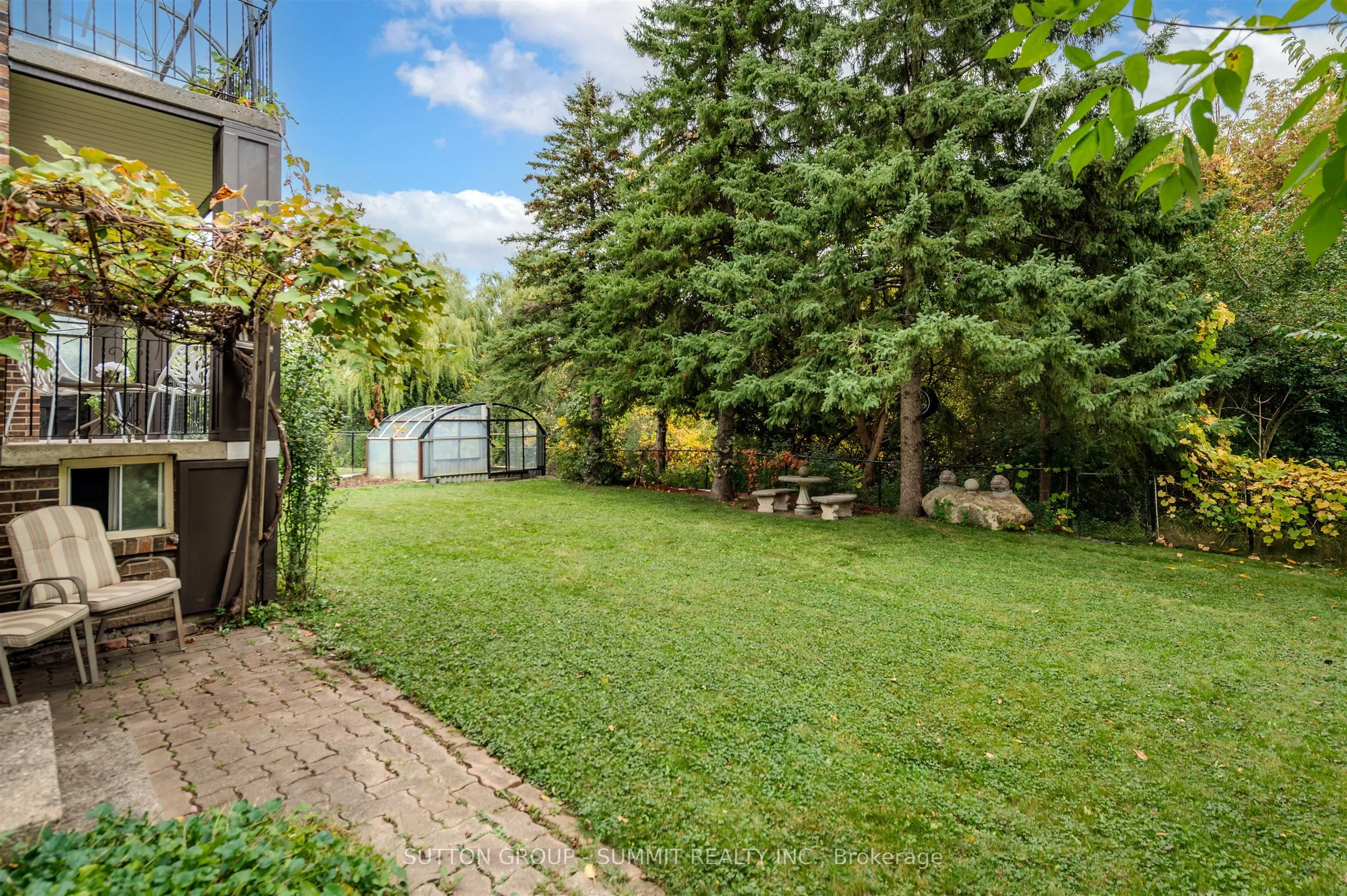 83 CURTIS Drive
