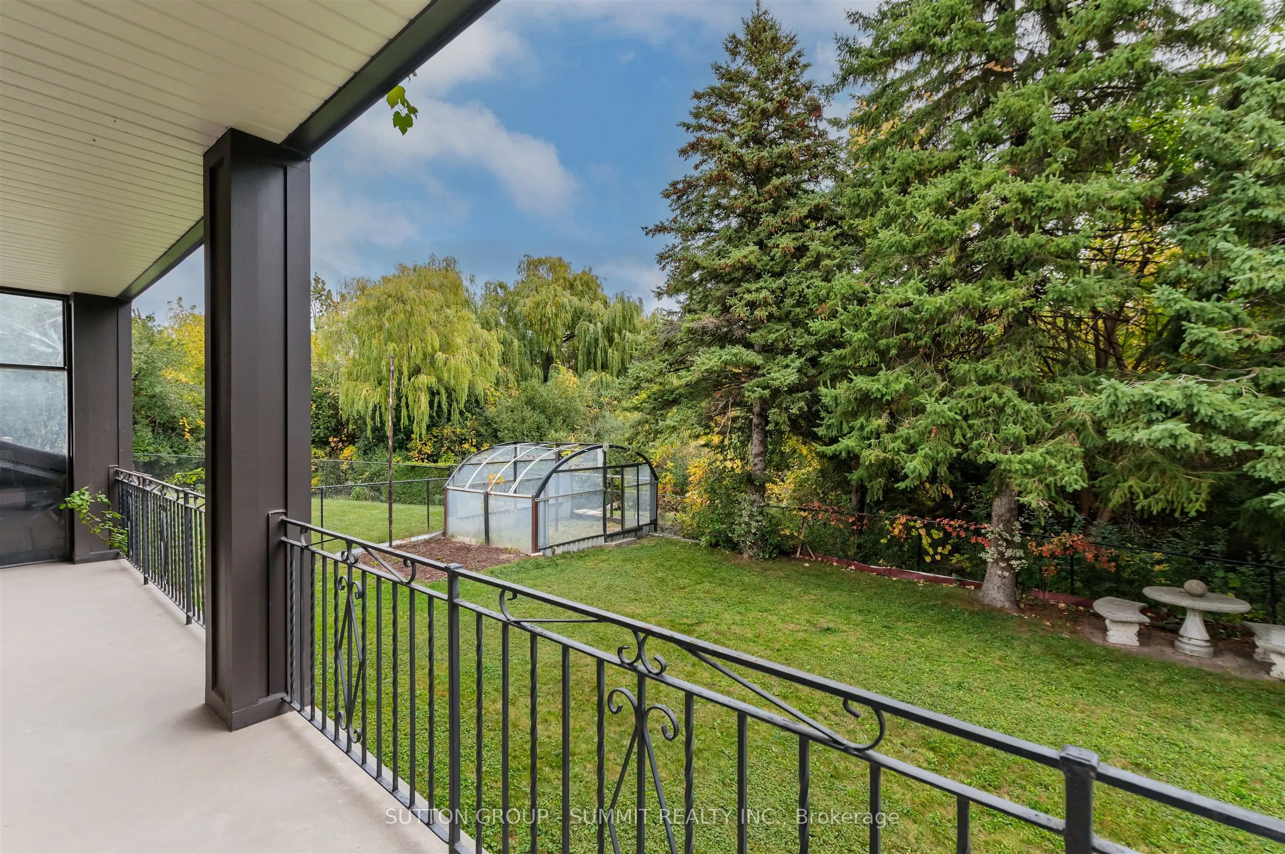 83 CURTIS Drive