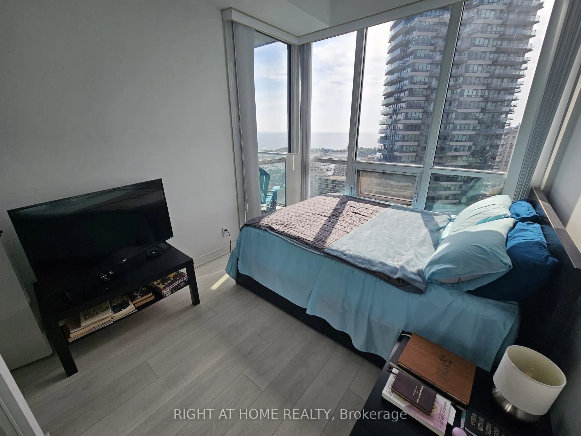 2212 Lakeshore Boulevard W, #3004