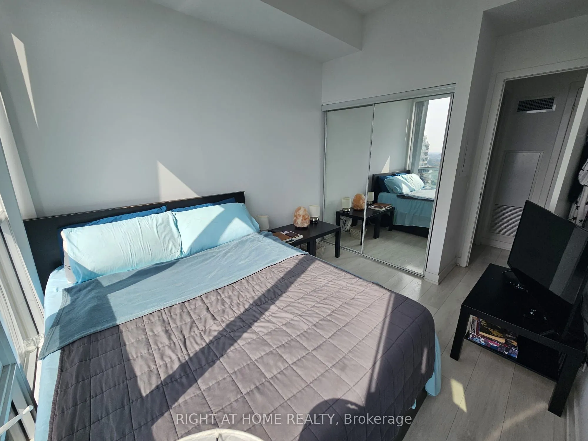 2212 Lakeshore Boulevard W, #3004