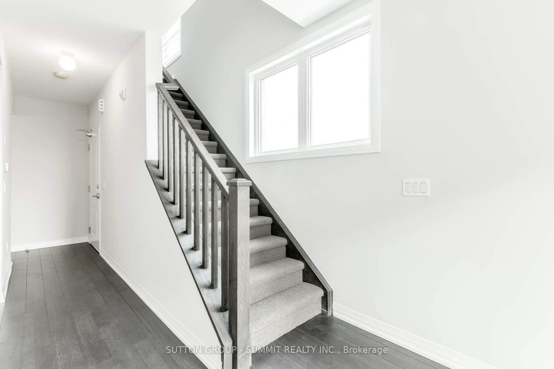 1200 MAIN Street E, #209