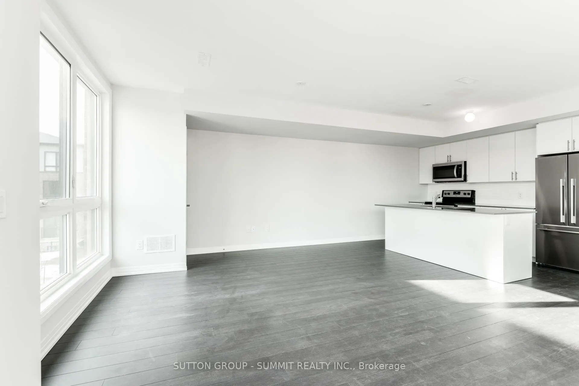 1200 MAIN Street E, #209