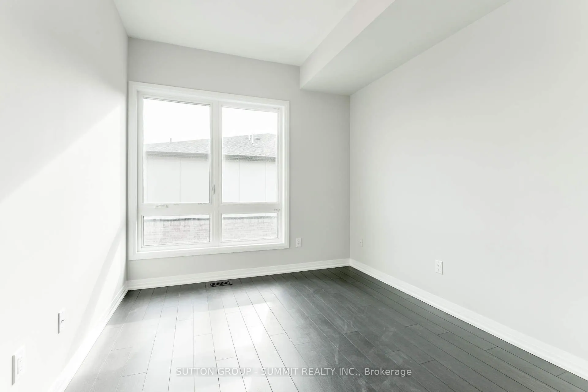 1200 MAIN Street E, #209