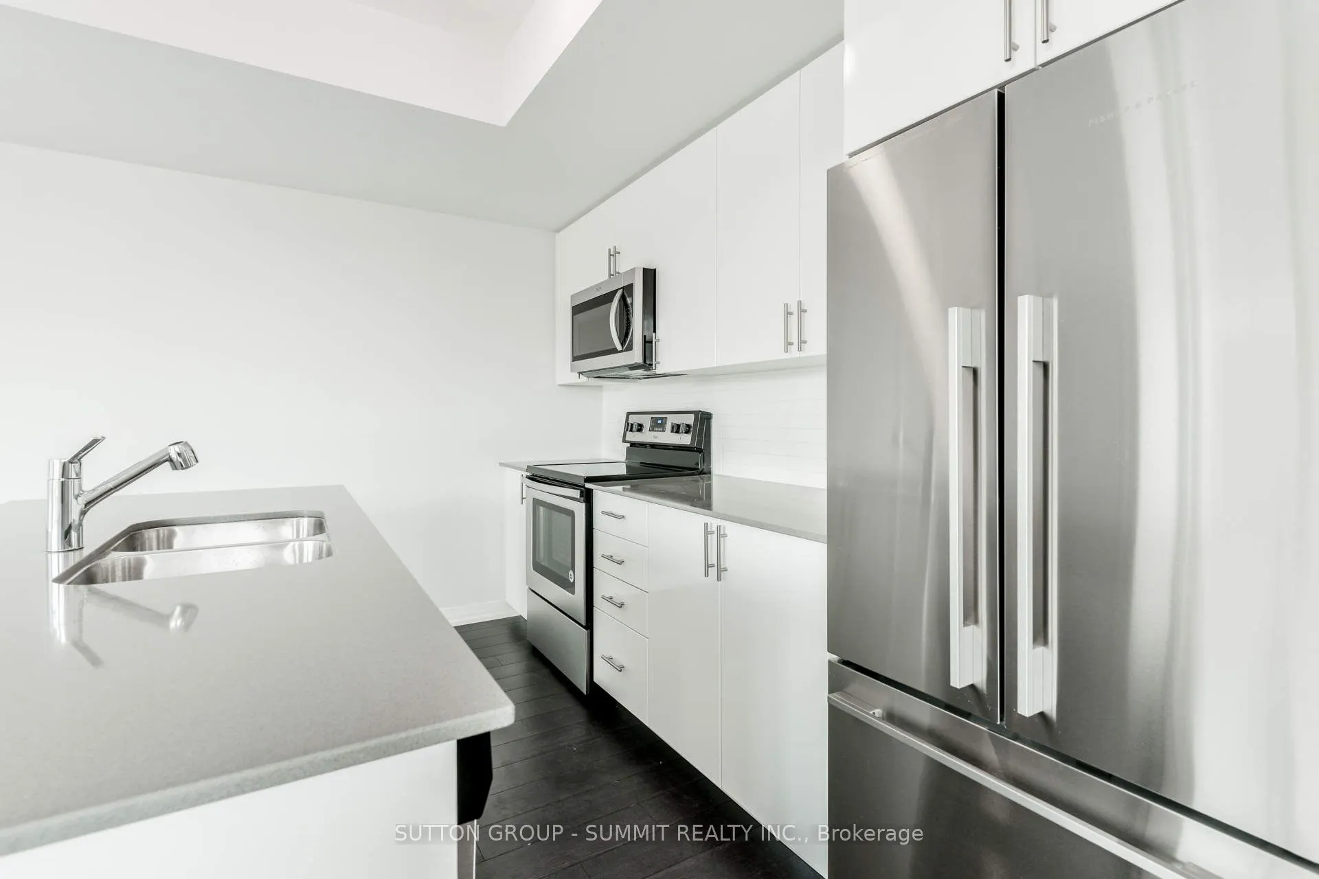 1200 MAIN Street E, #209