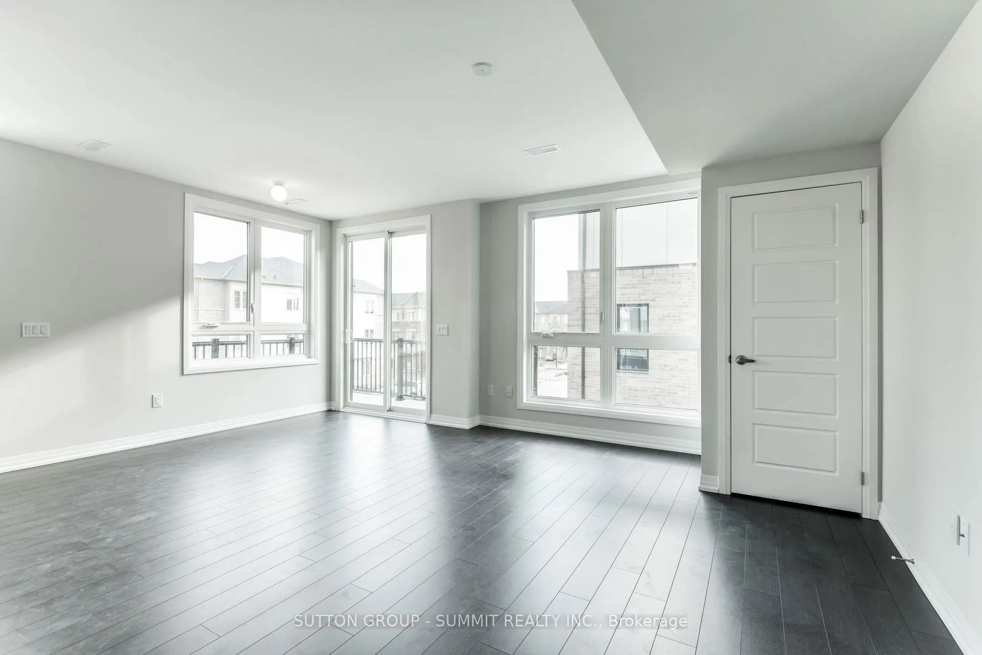 1200 MAIN Street E, #209