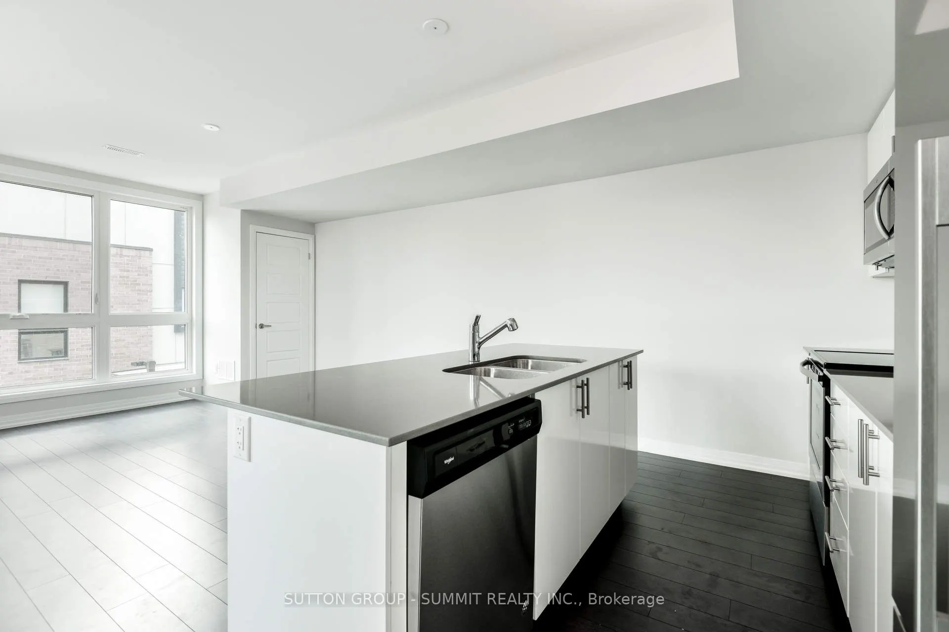 1200 MAIN Street E, #209