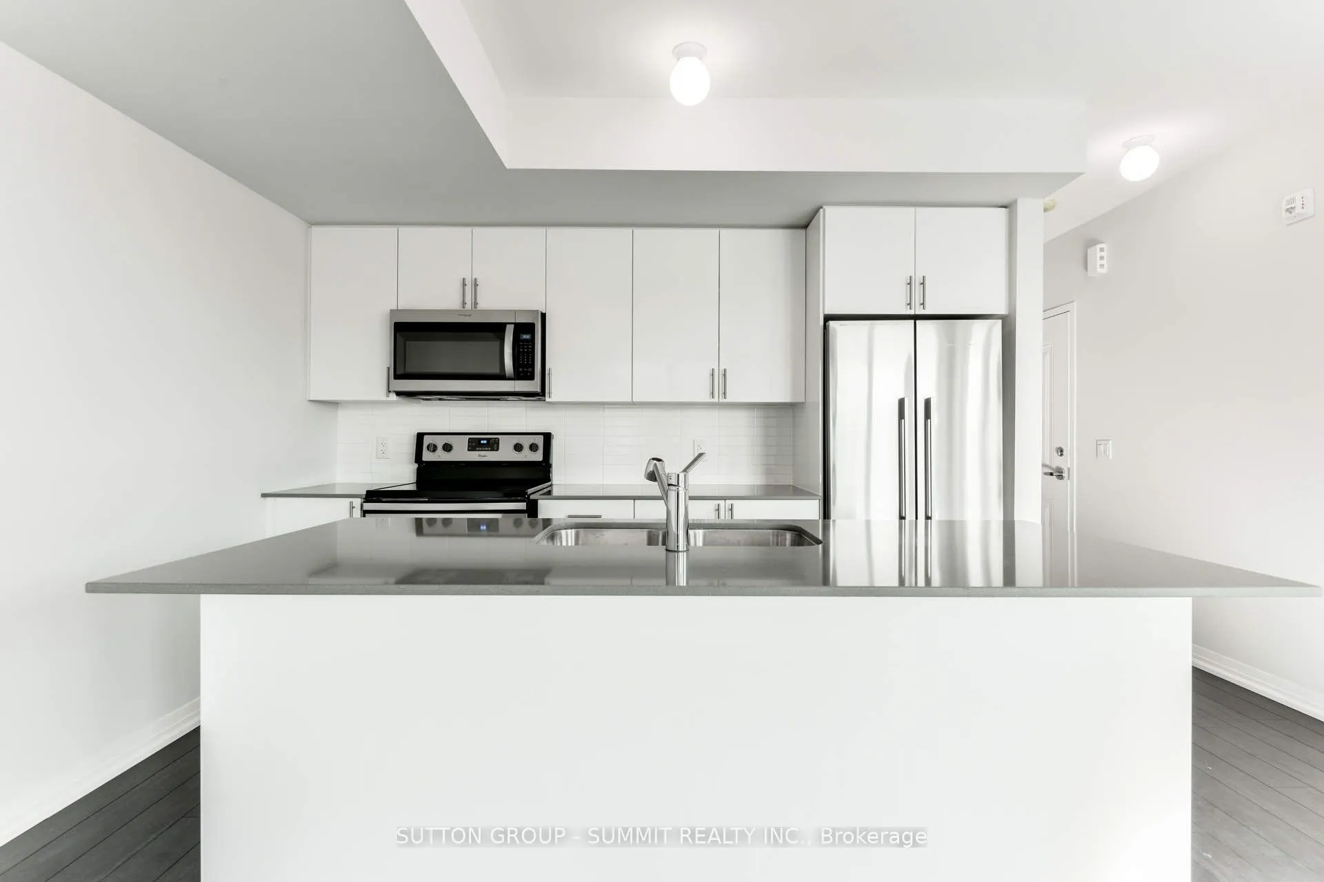 1200 MAIN Street E, #209