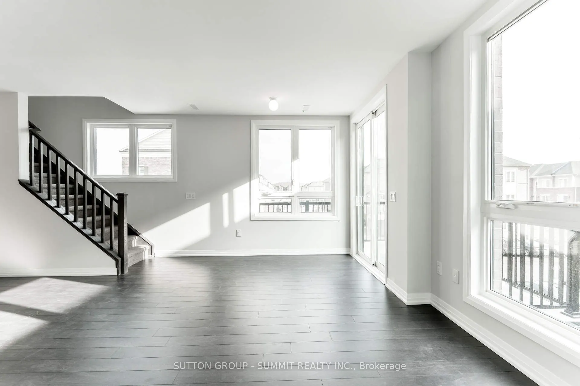 1200 MAIN Street E, #209