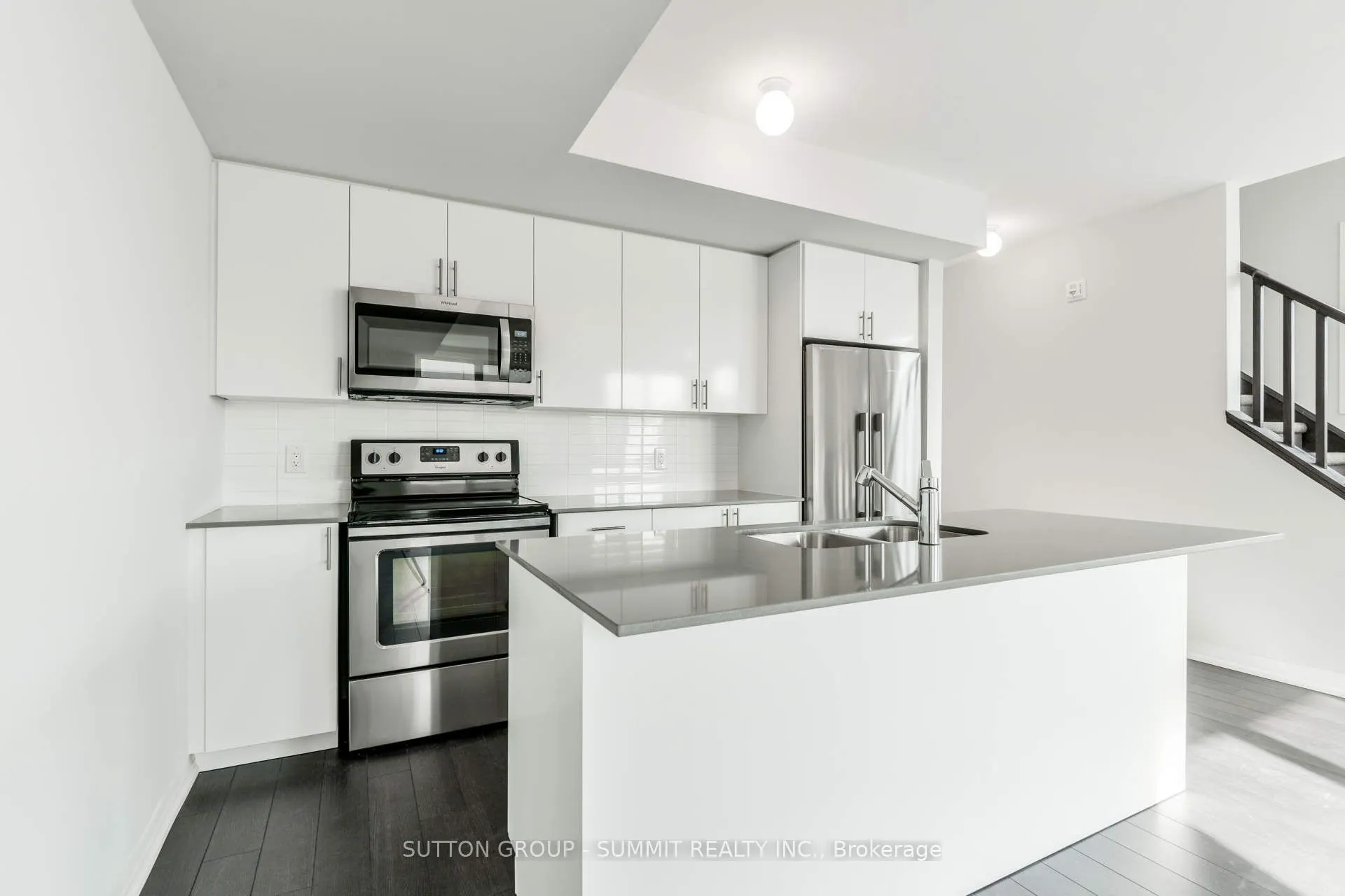 1200 MAIN Street E, #209