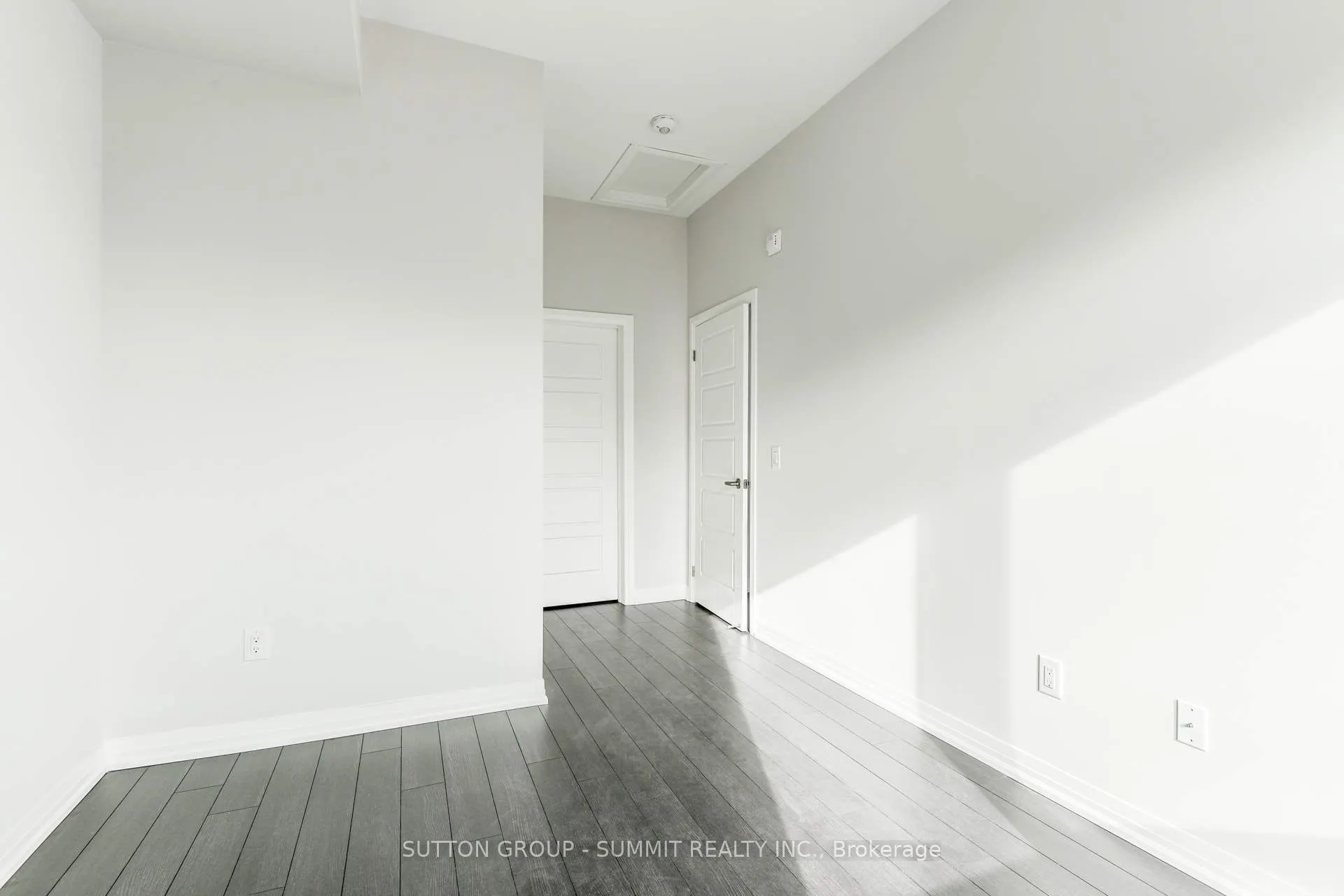 1200 MAIN Street E, #209
