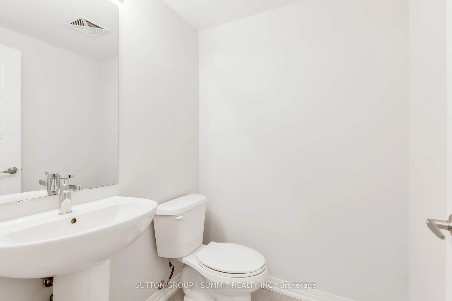 1200 MAIN Street E, #209