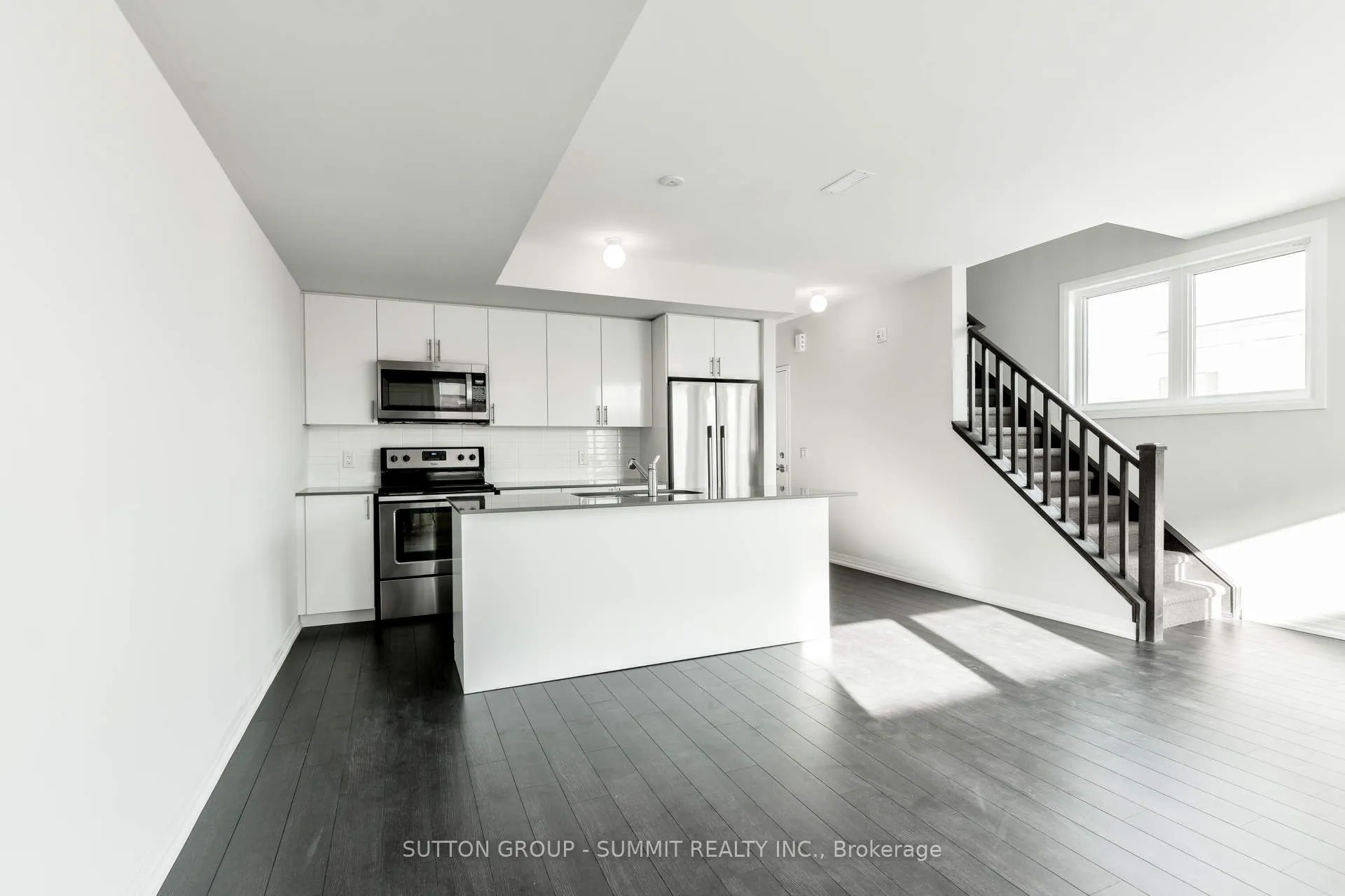 1200 MAIN Street E, #209