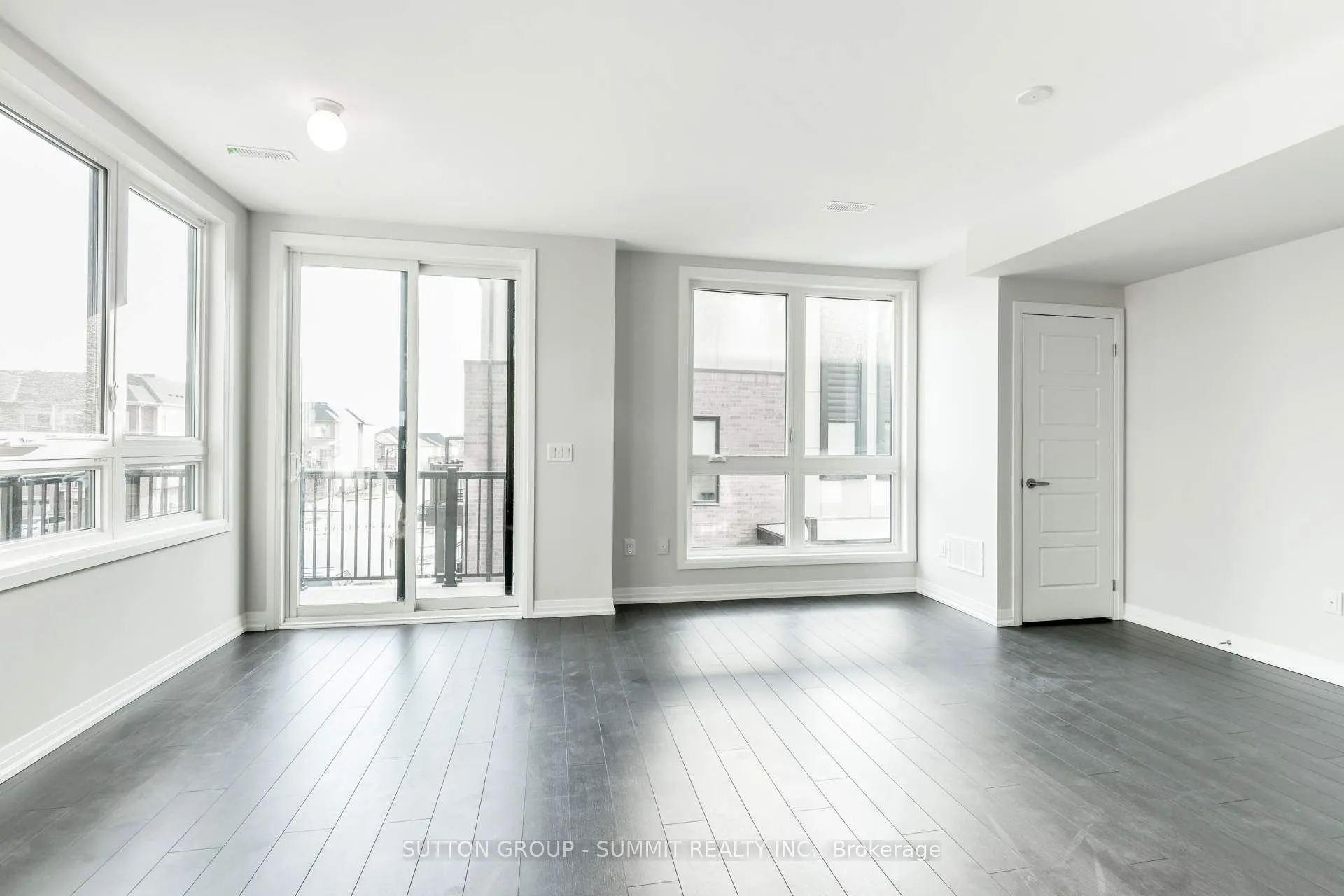 1200 MAIN Street E, #209