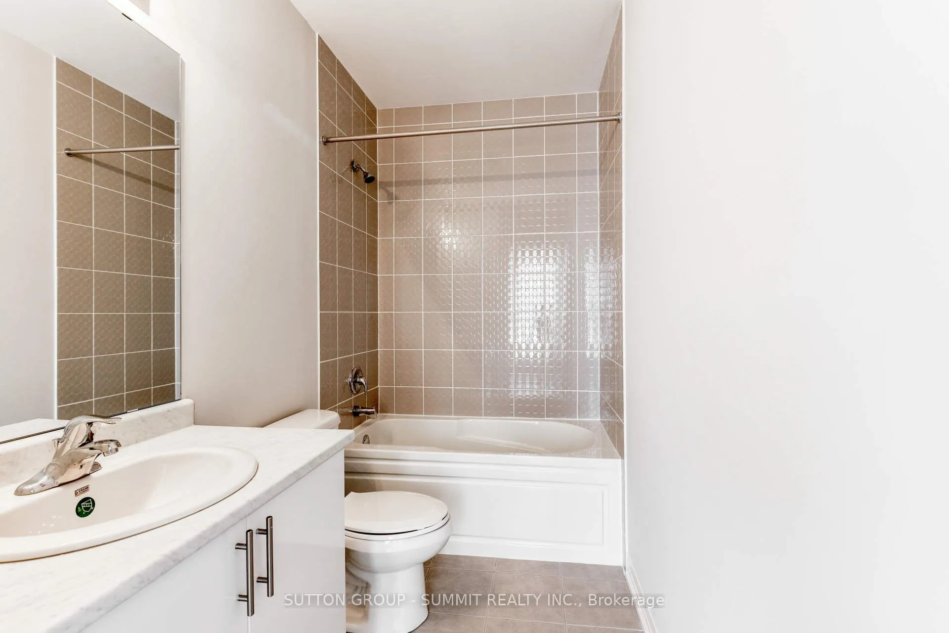 1200 MAIN Street E, #209