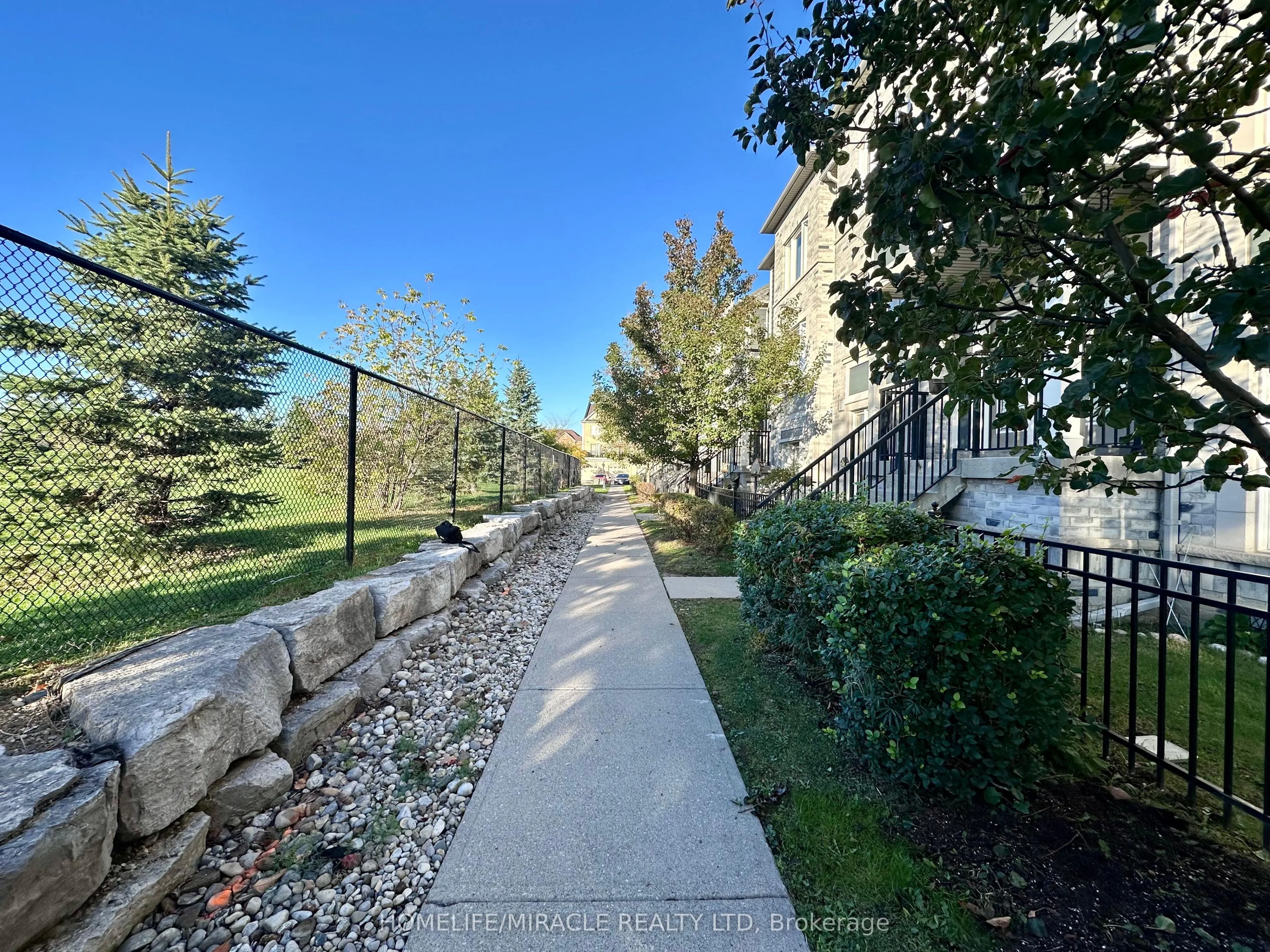 60 Fairwood Circle, #25