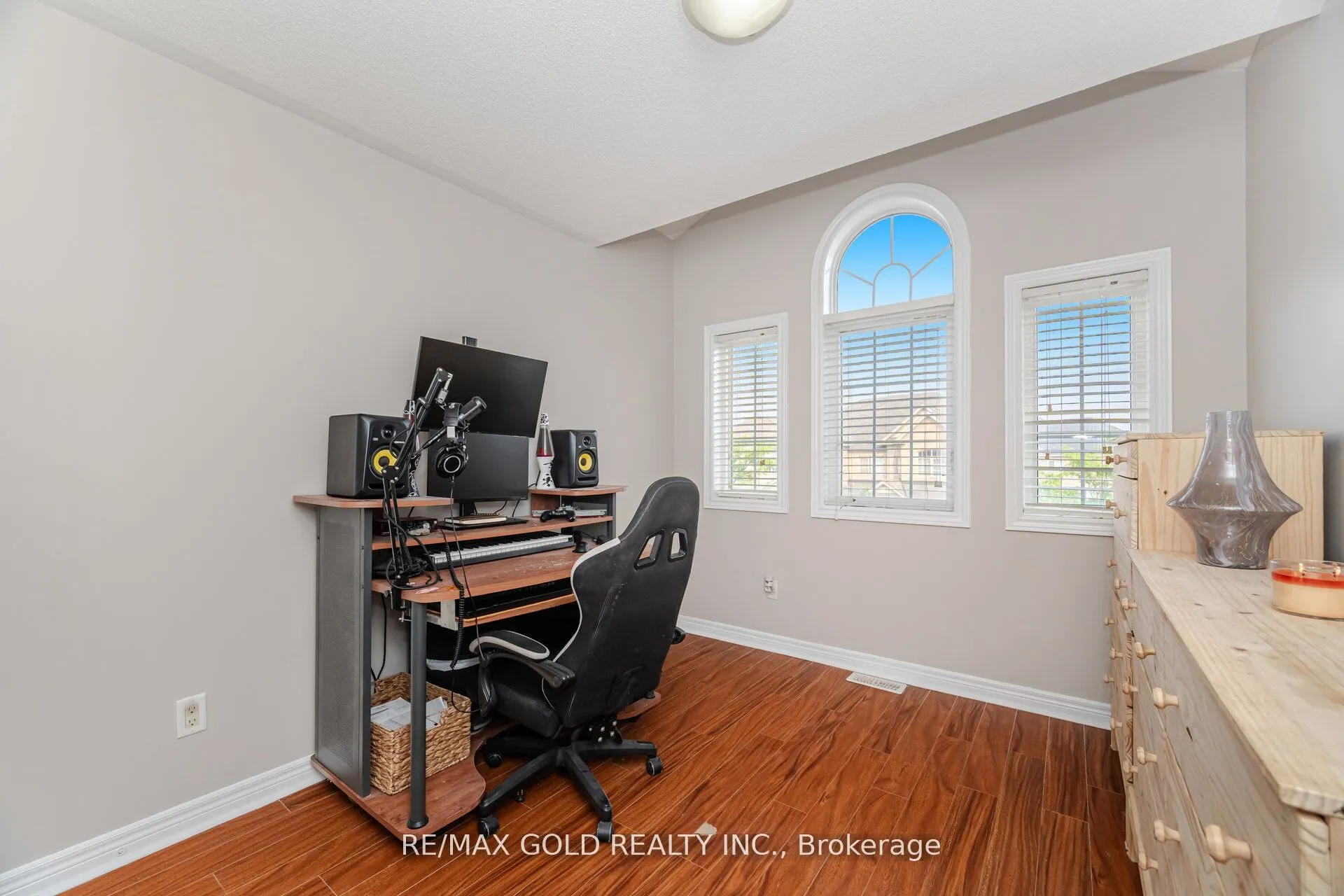 11 Seedland Crescent N