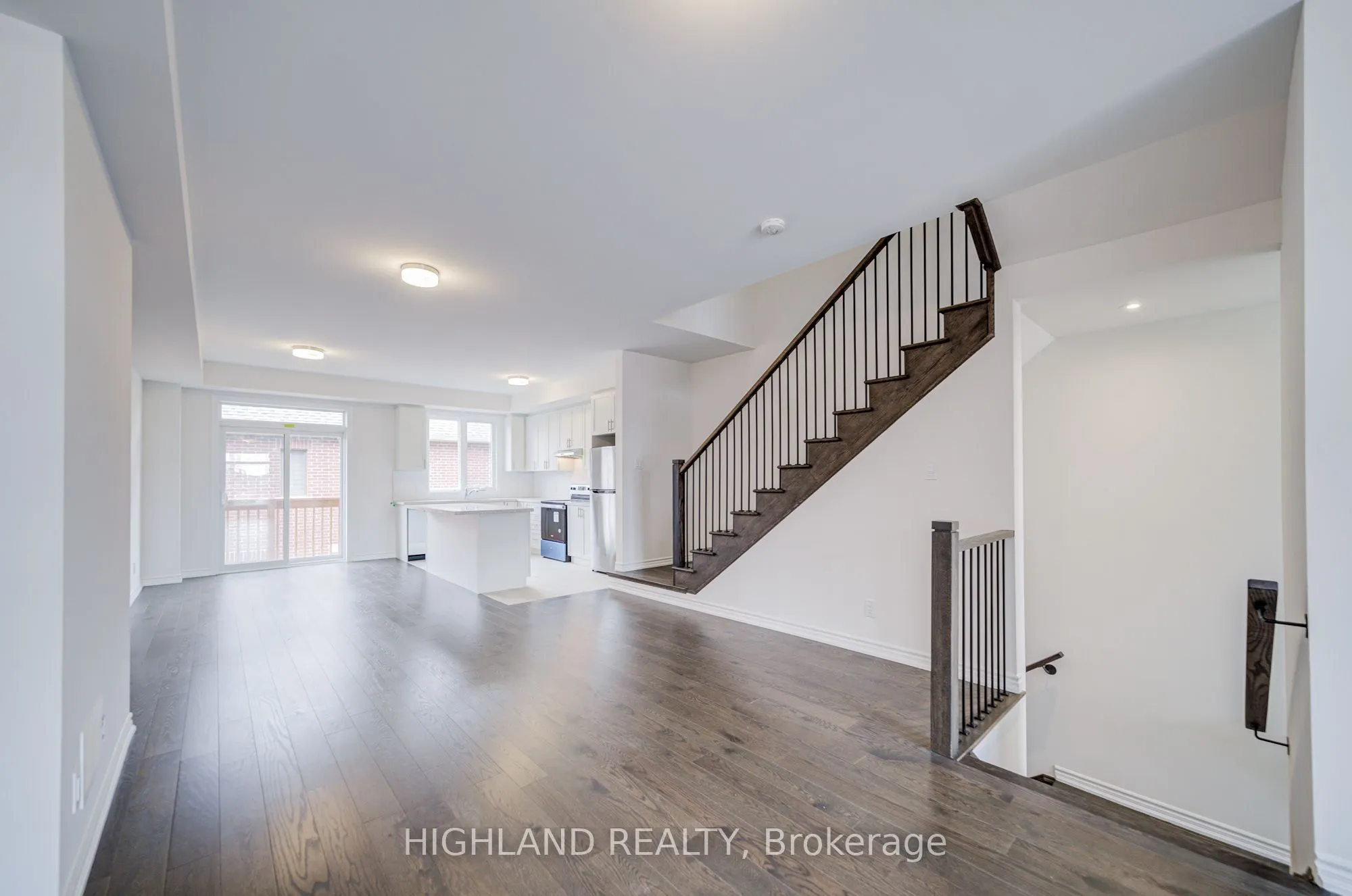 1162 Dartmouth Crescent