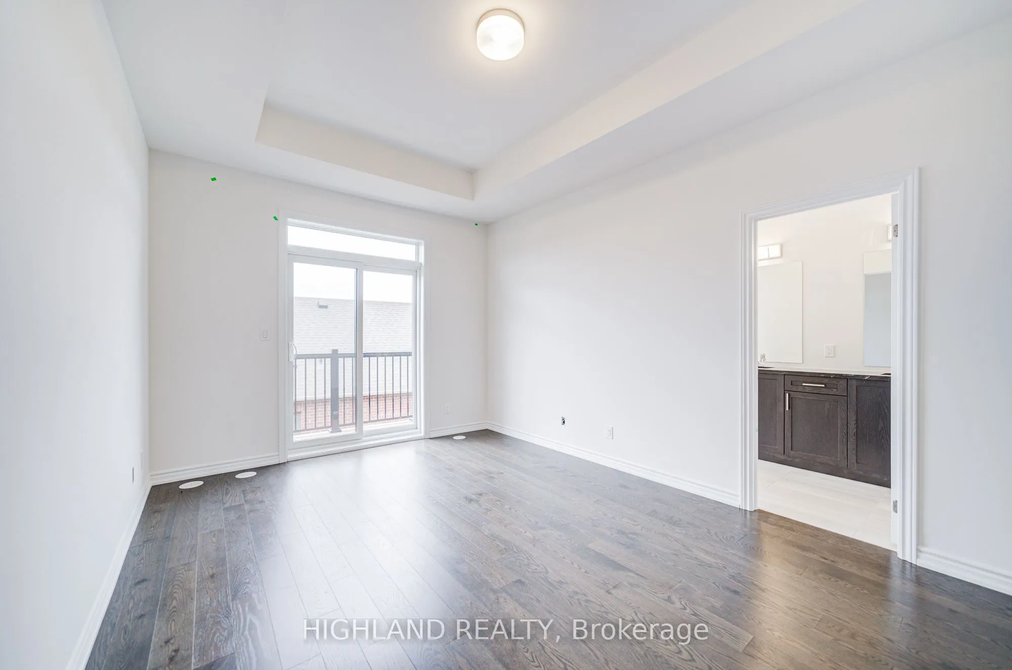 1162 Dartmouth Crescent