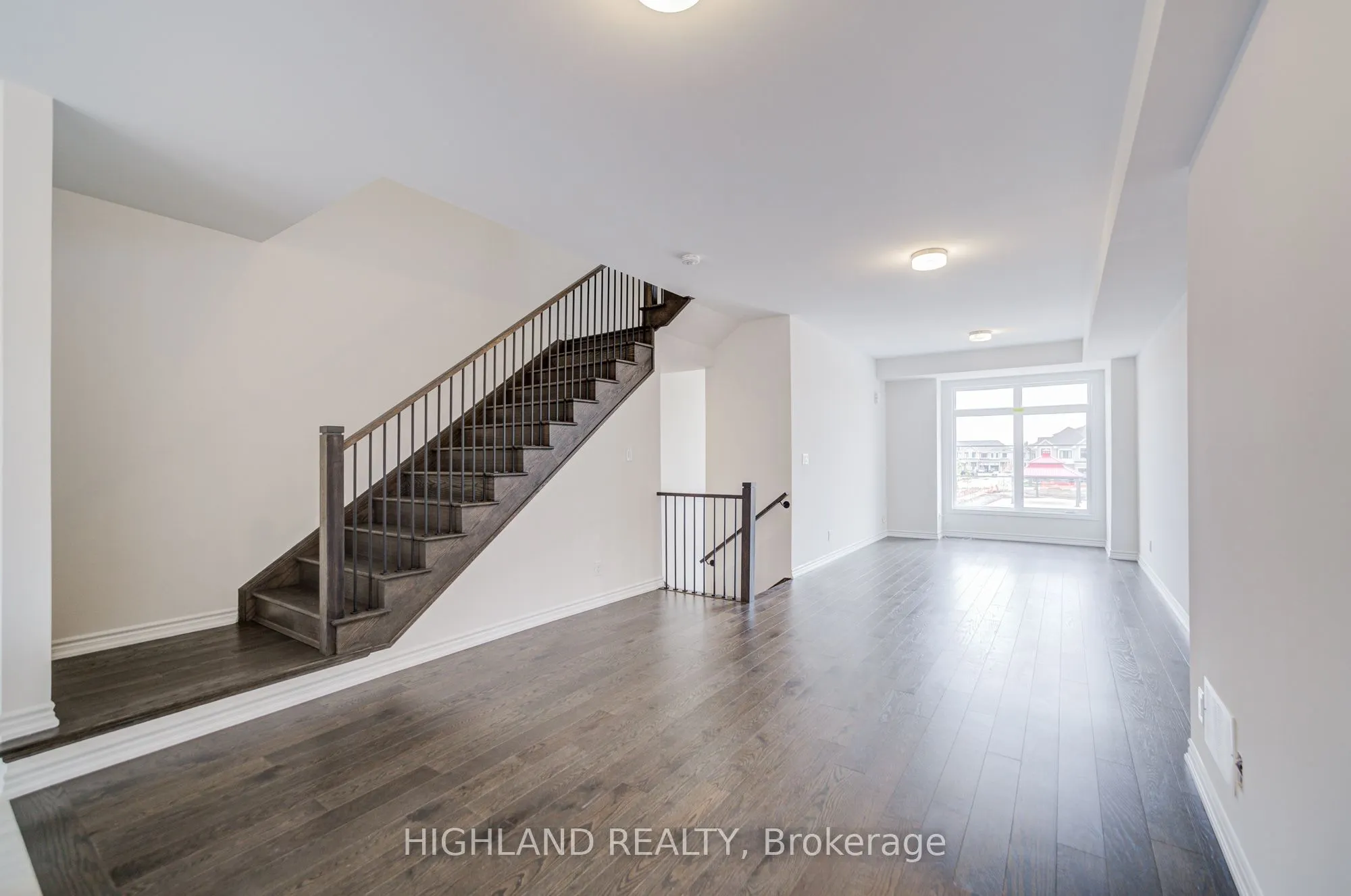1162 Dartmouth Crescent