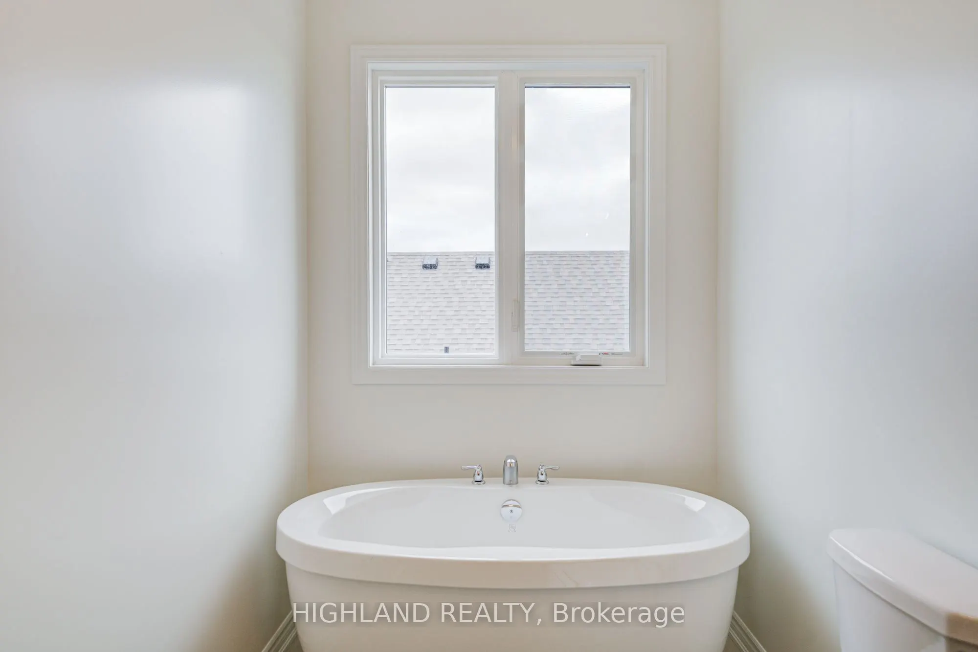 1162 Dartmouth Crescent
