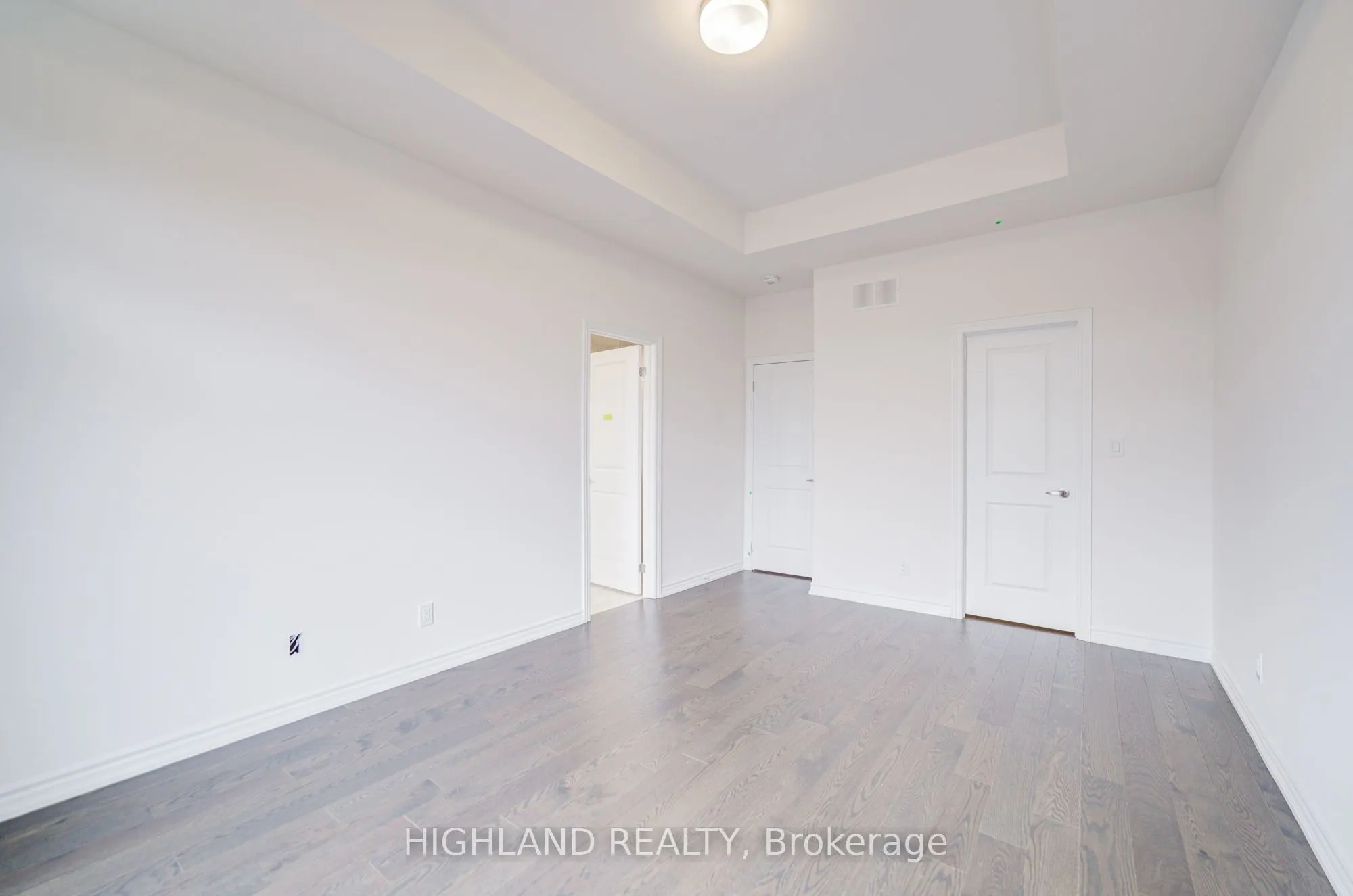 1162 Dartmouth Crescent