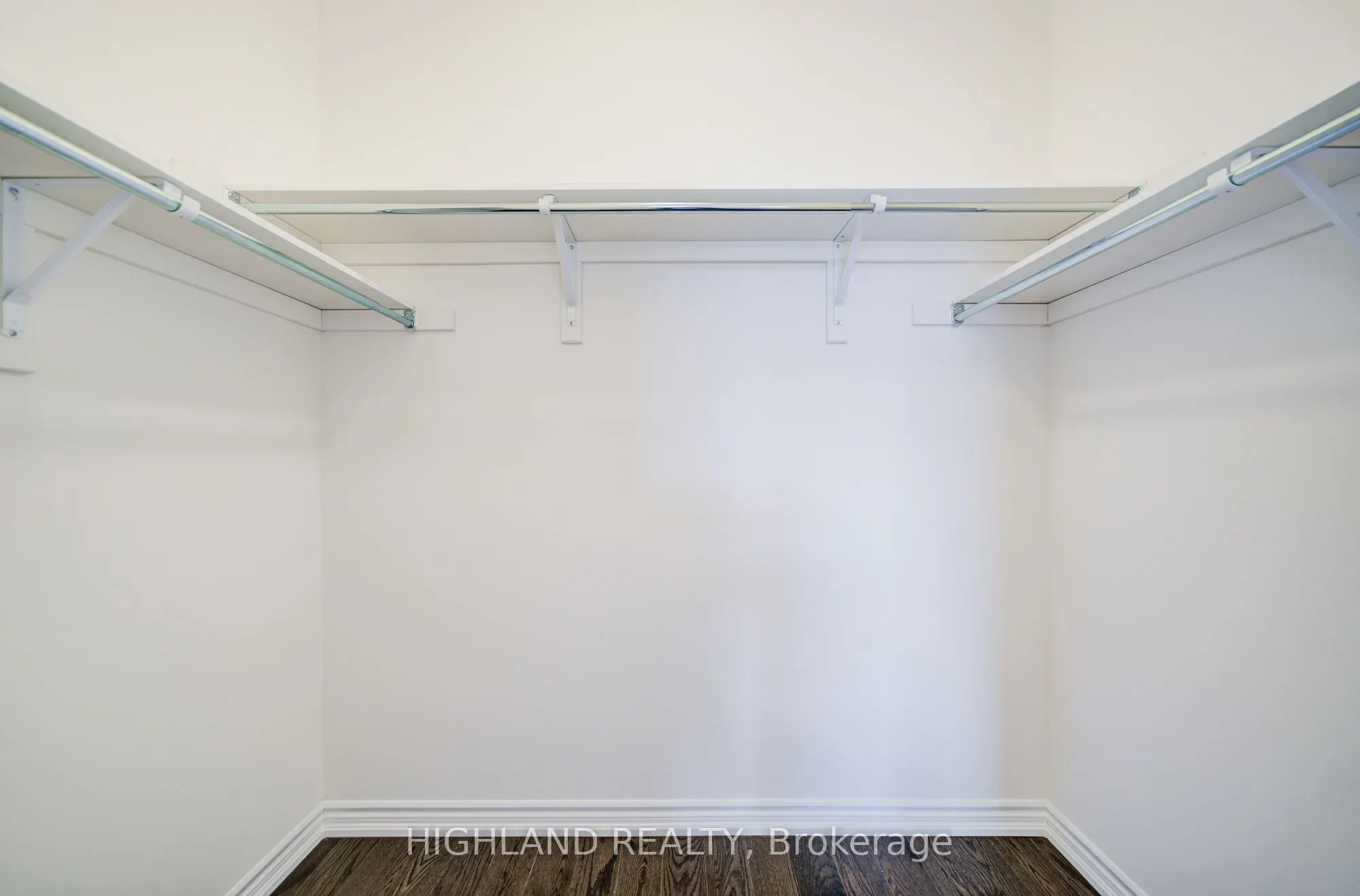 1162 Dartmouth Crescent