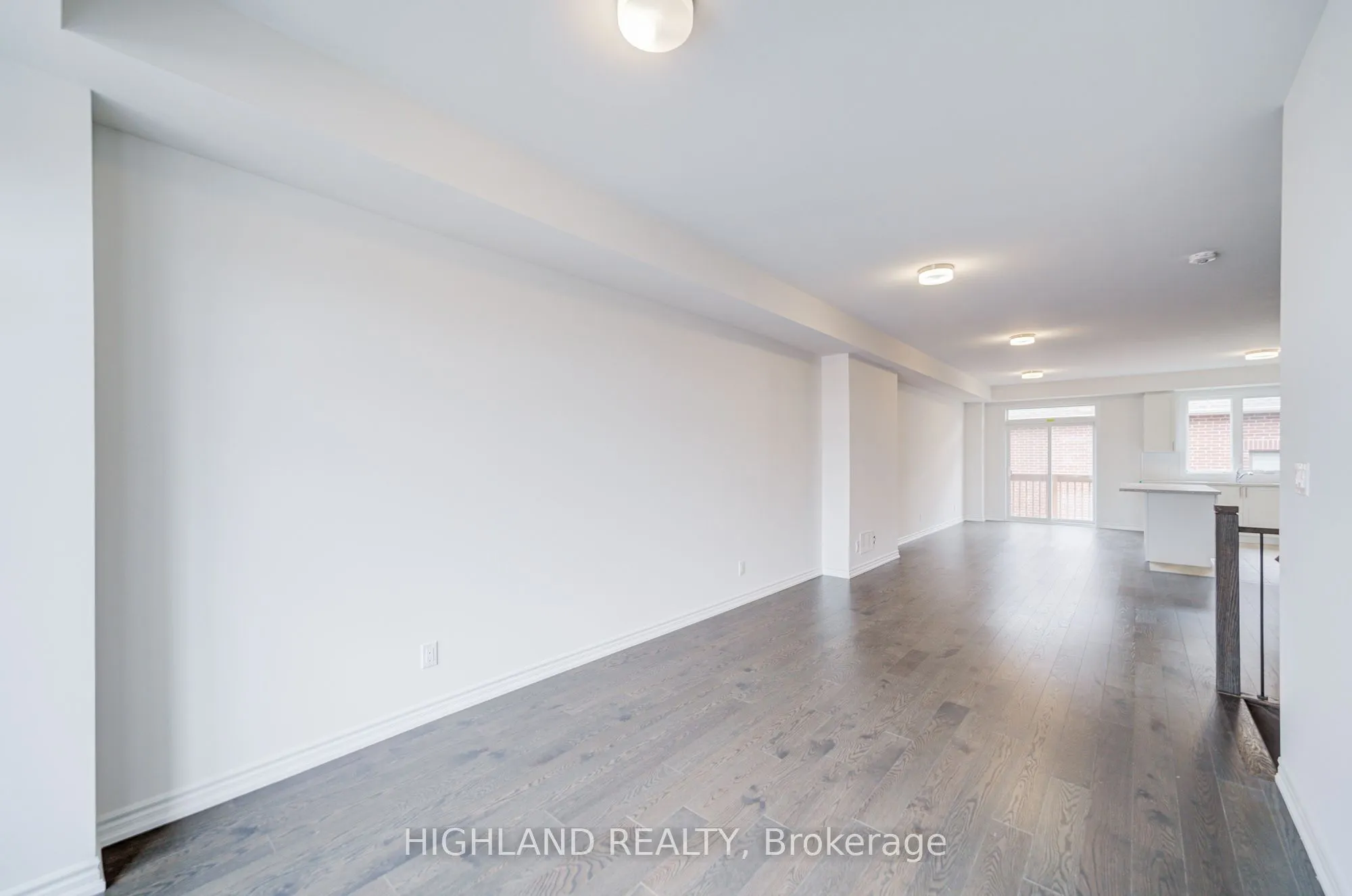 1162 Dartmouth Crescent