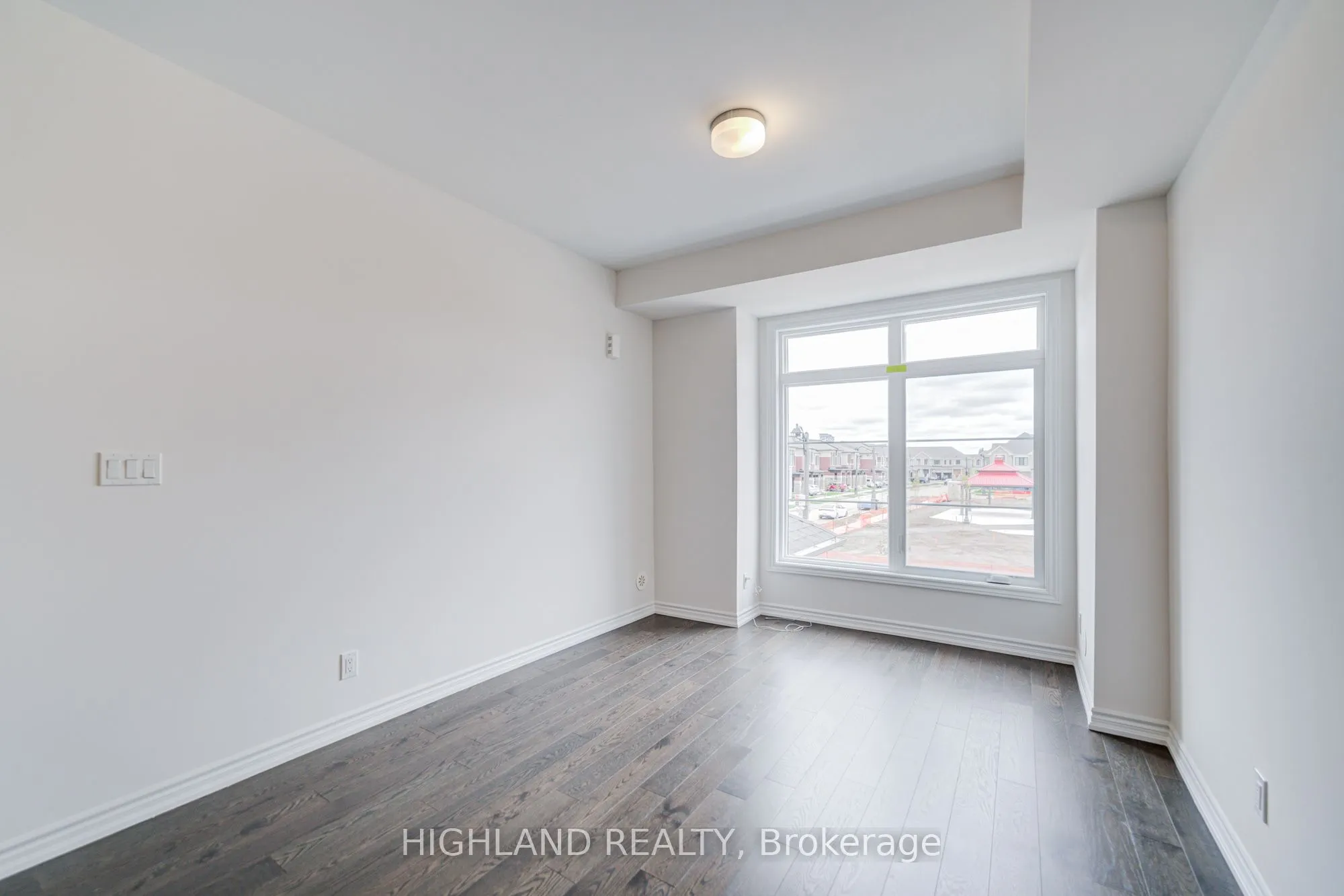 1162 Dartmouth Crescent