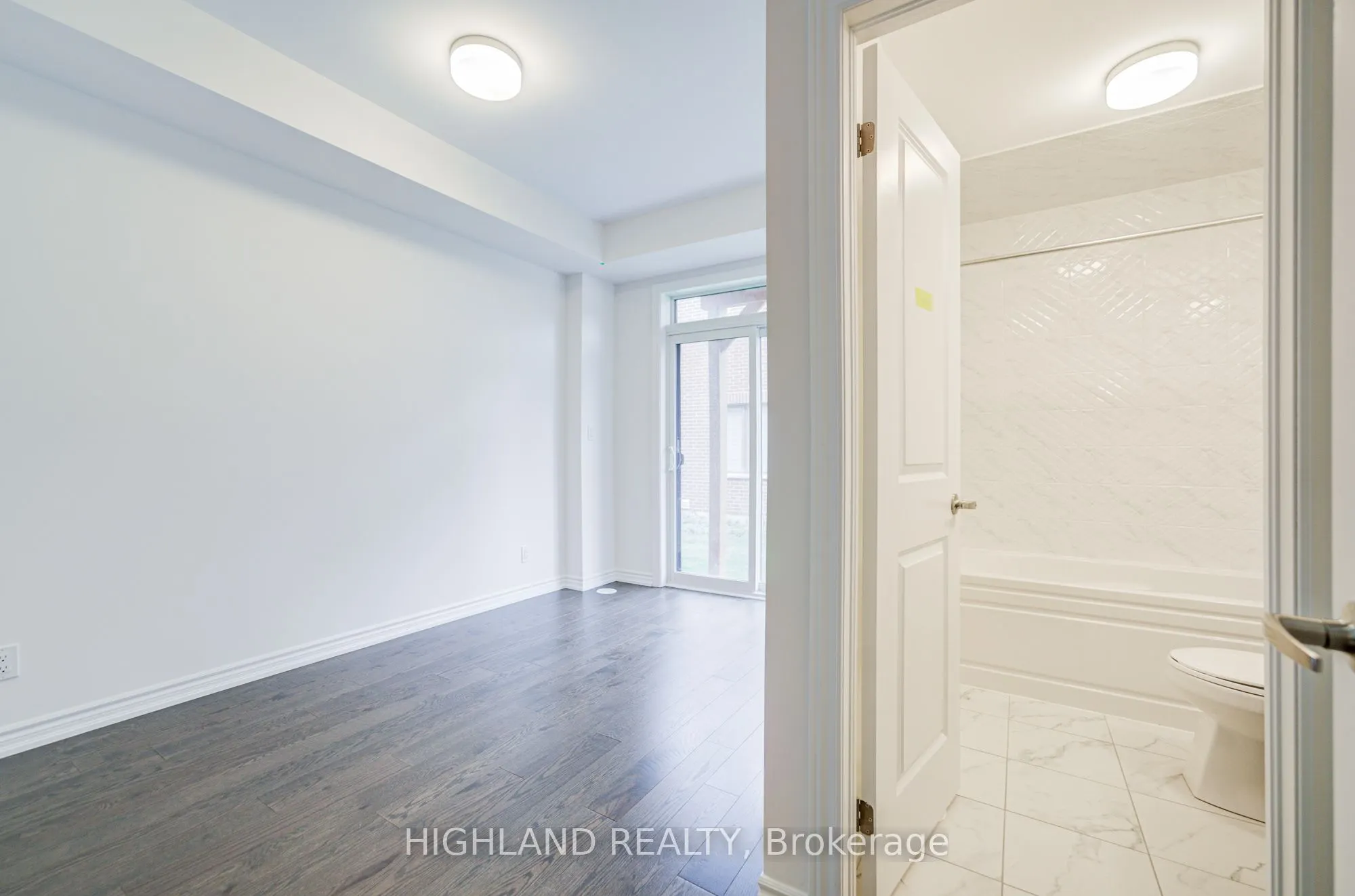 1162 Dartmouth Crescent