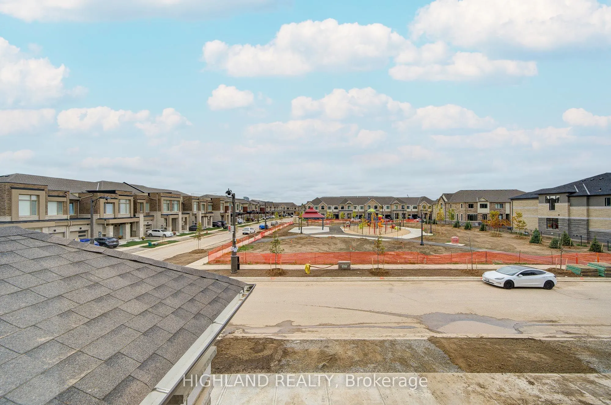 1162 Dartmouth Crescent