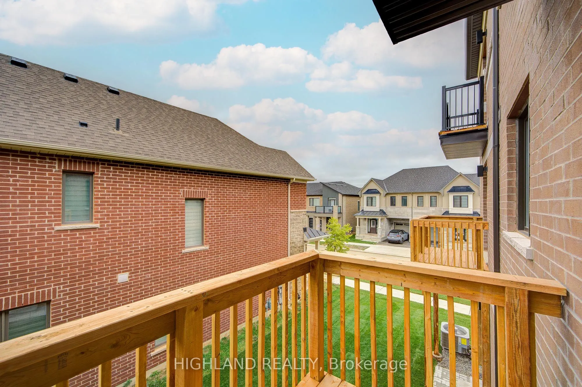 1162 Dartmouth Crescent