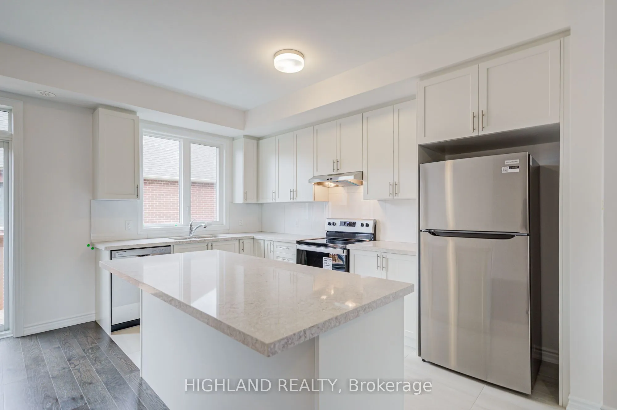 1162 Dartmouth Crescent