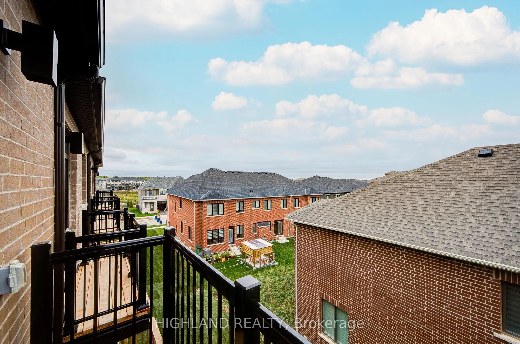 1162 Dartmouth Crescent