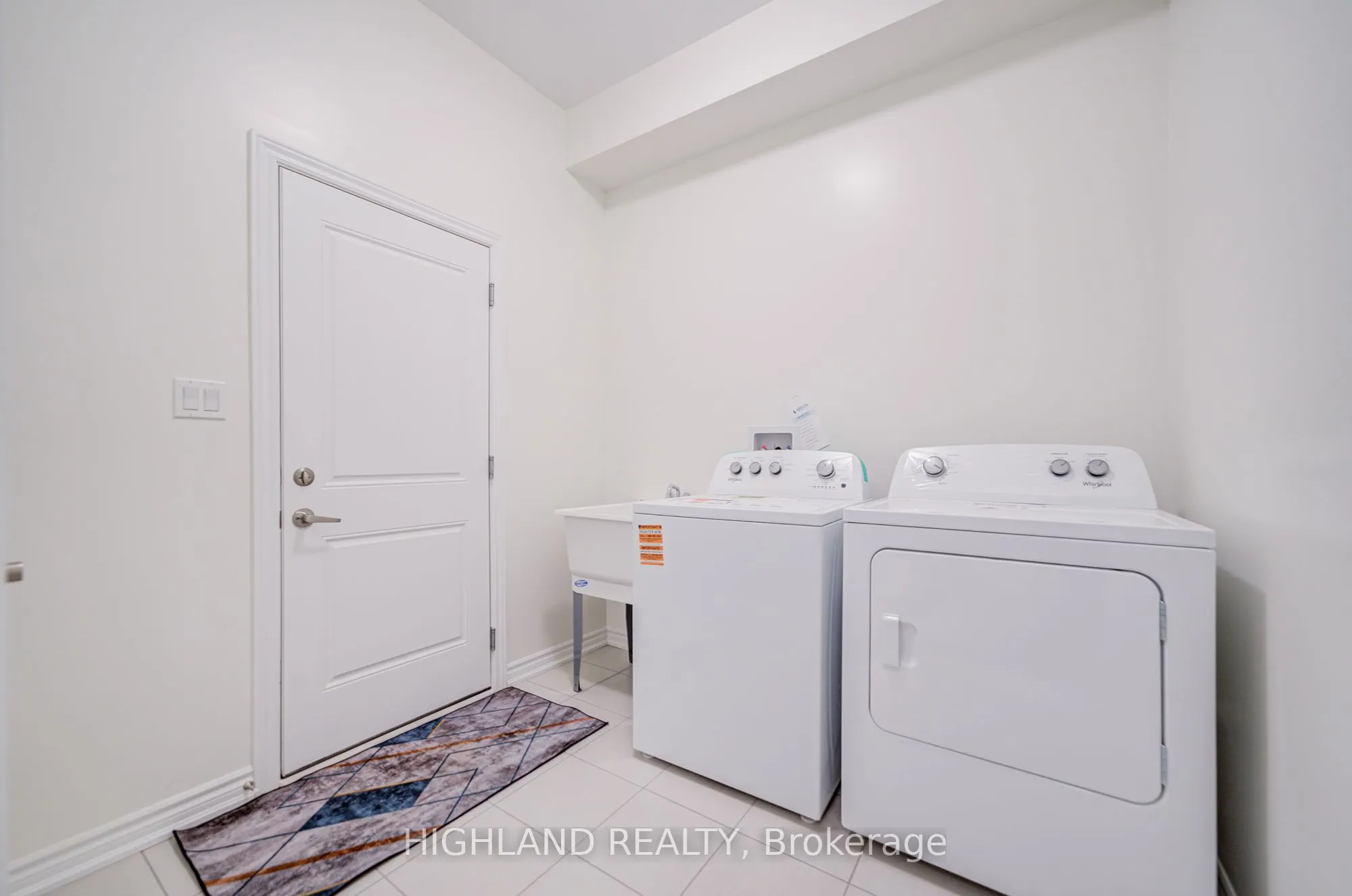 1162 Dartmouth Crescent