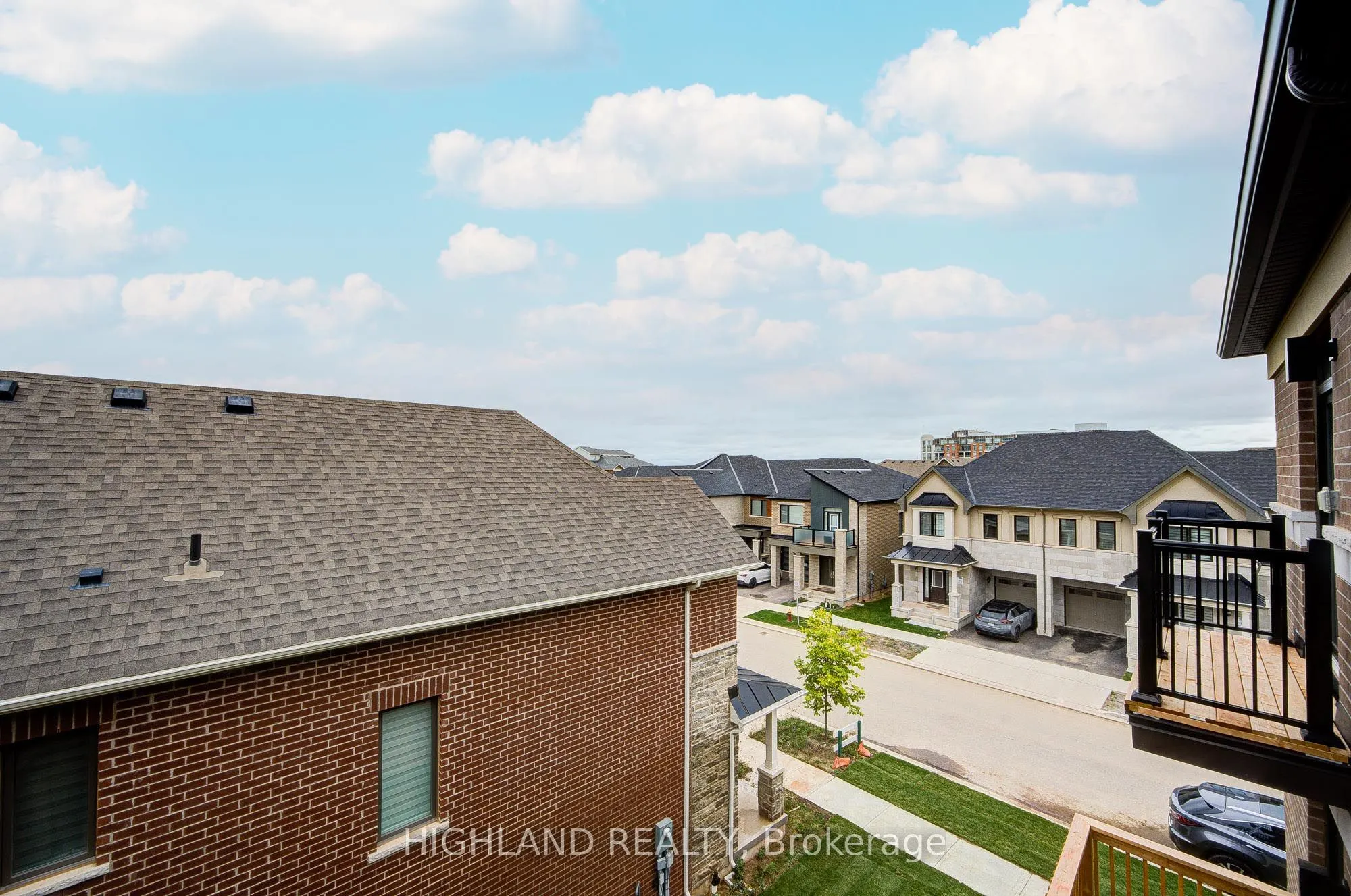 1162 Dartmouth Crescent