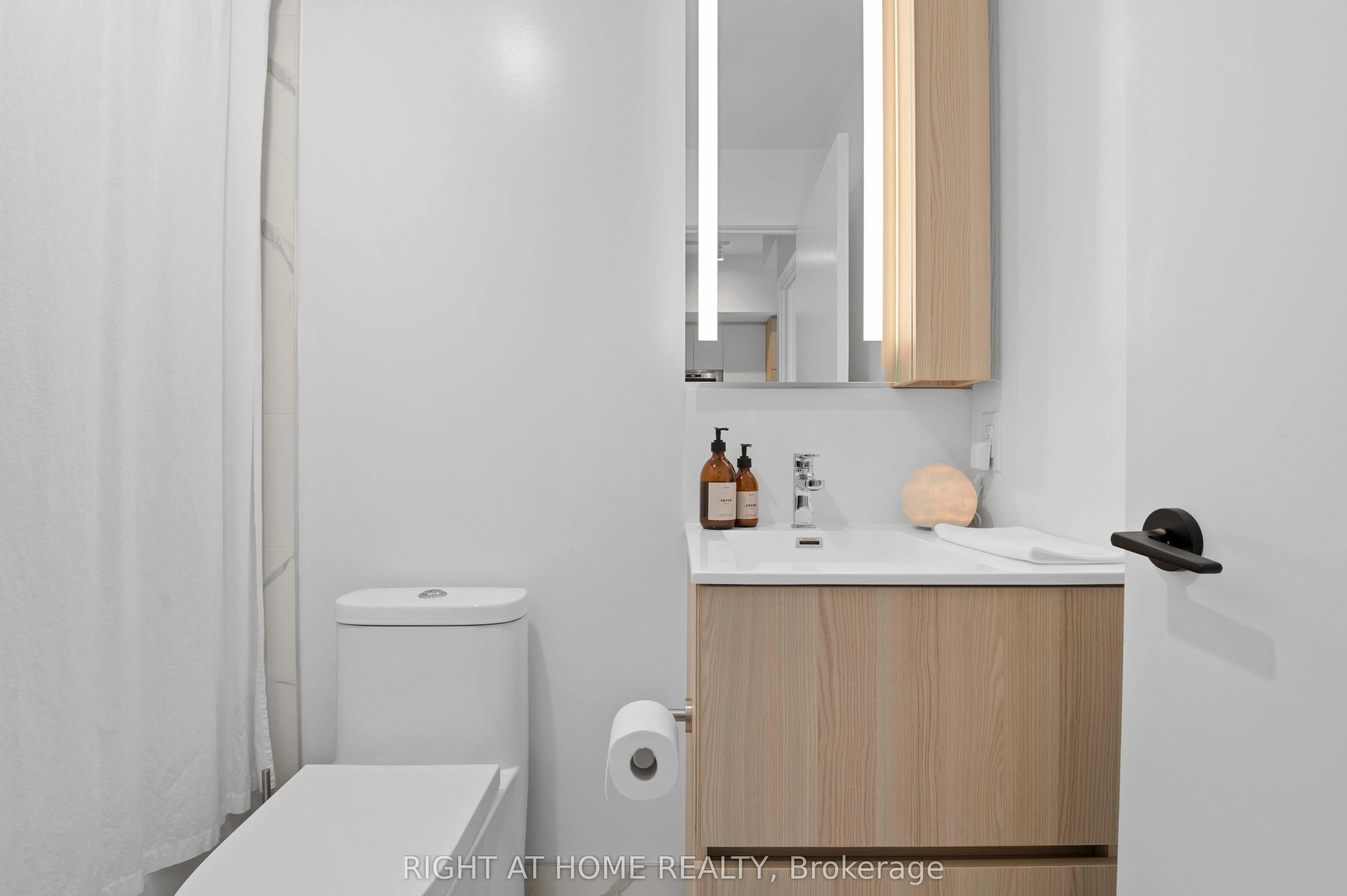 220 Missinnihe Way, #403