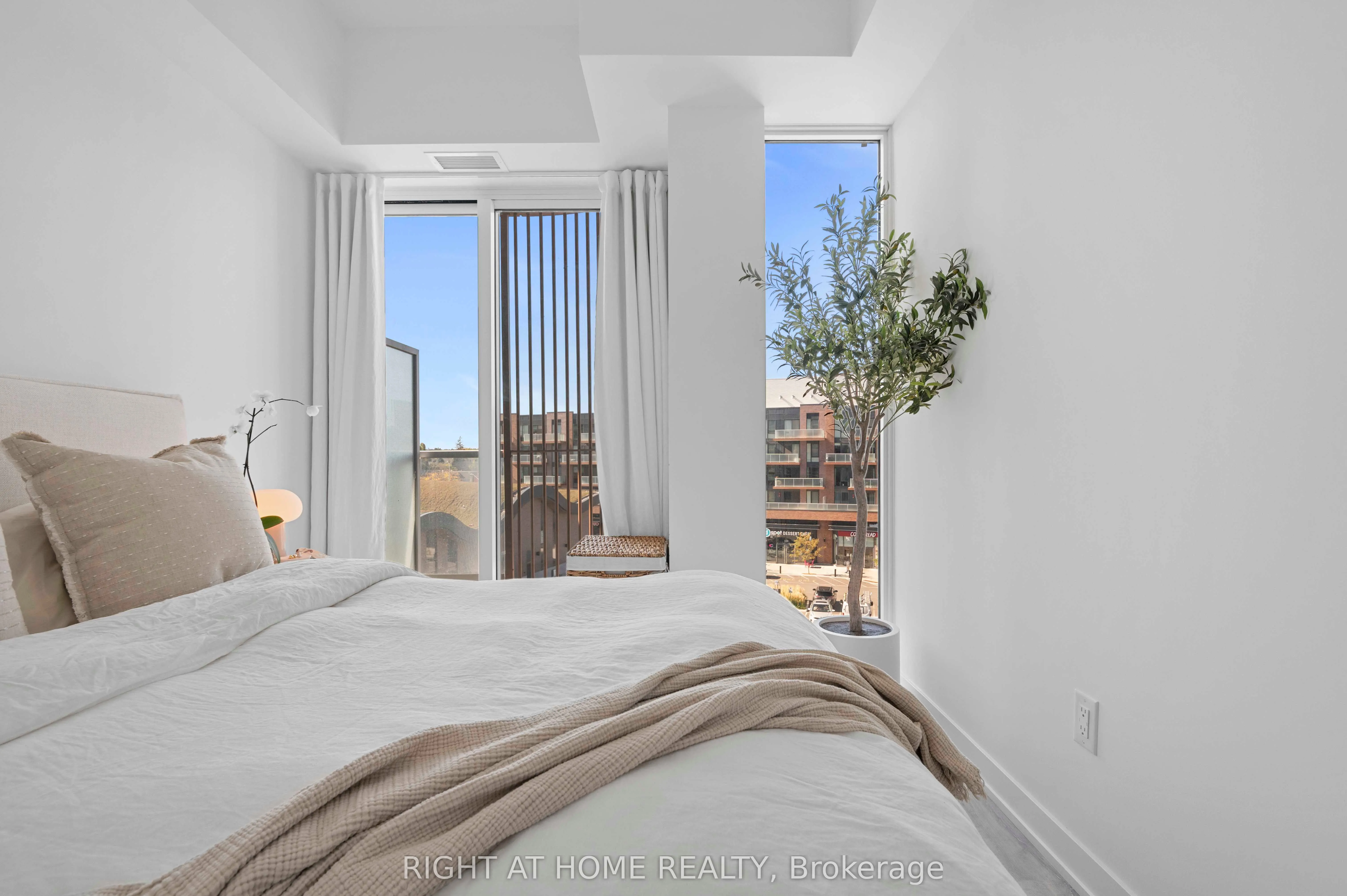 220 Missinnihe Way, #403