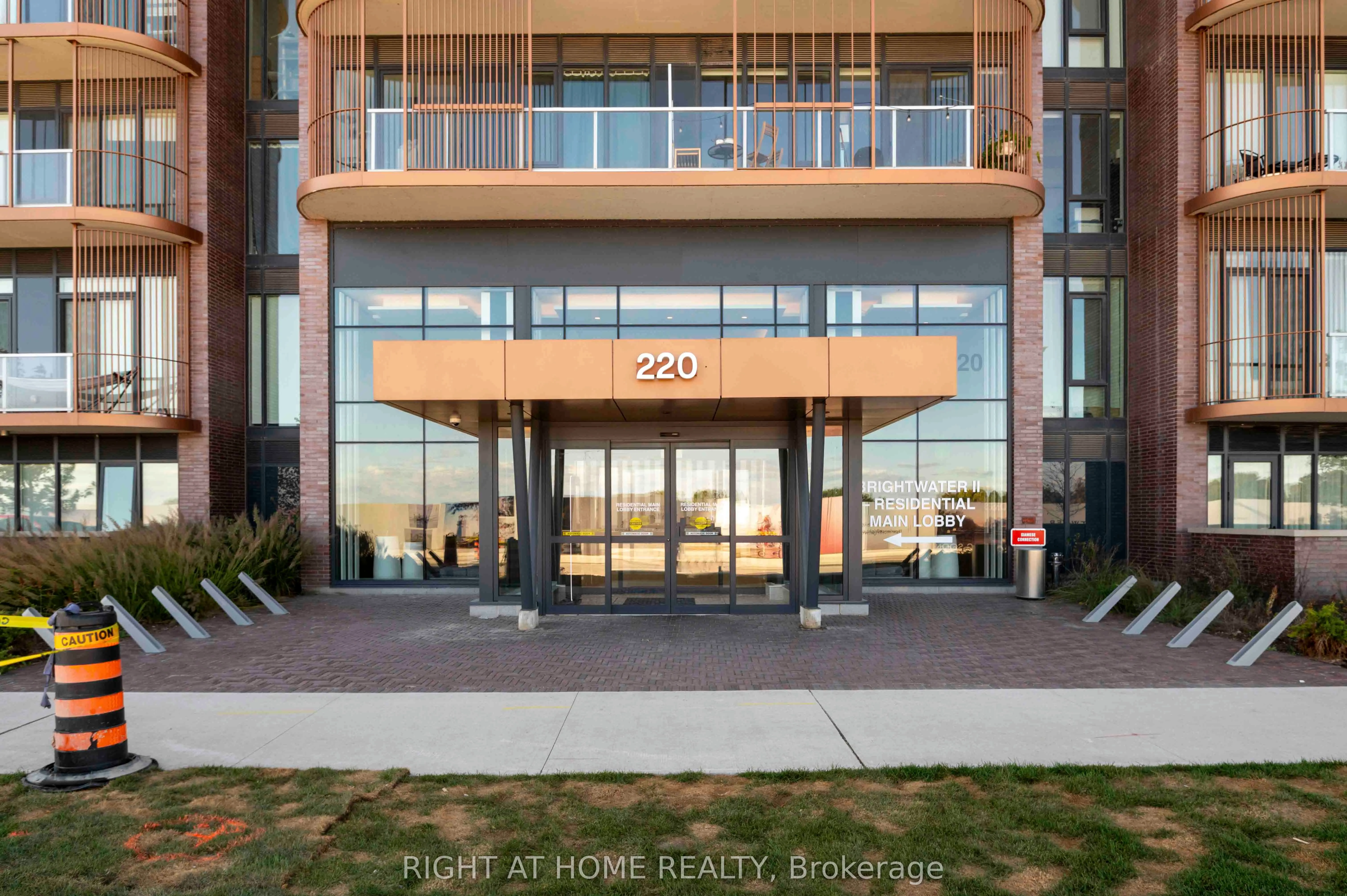 220 Missinnihe Way, #403