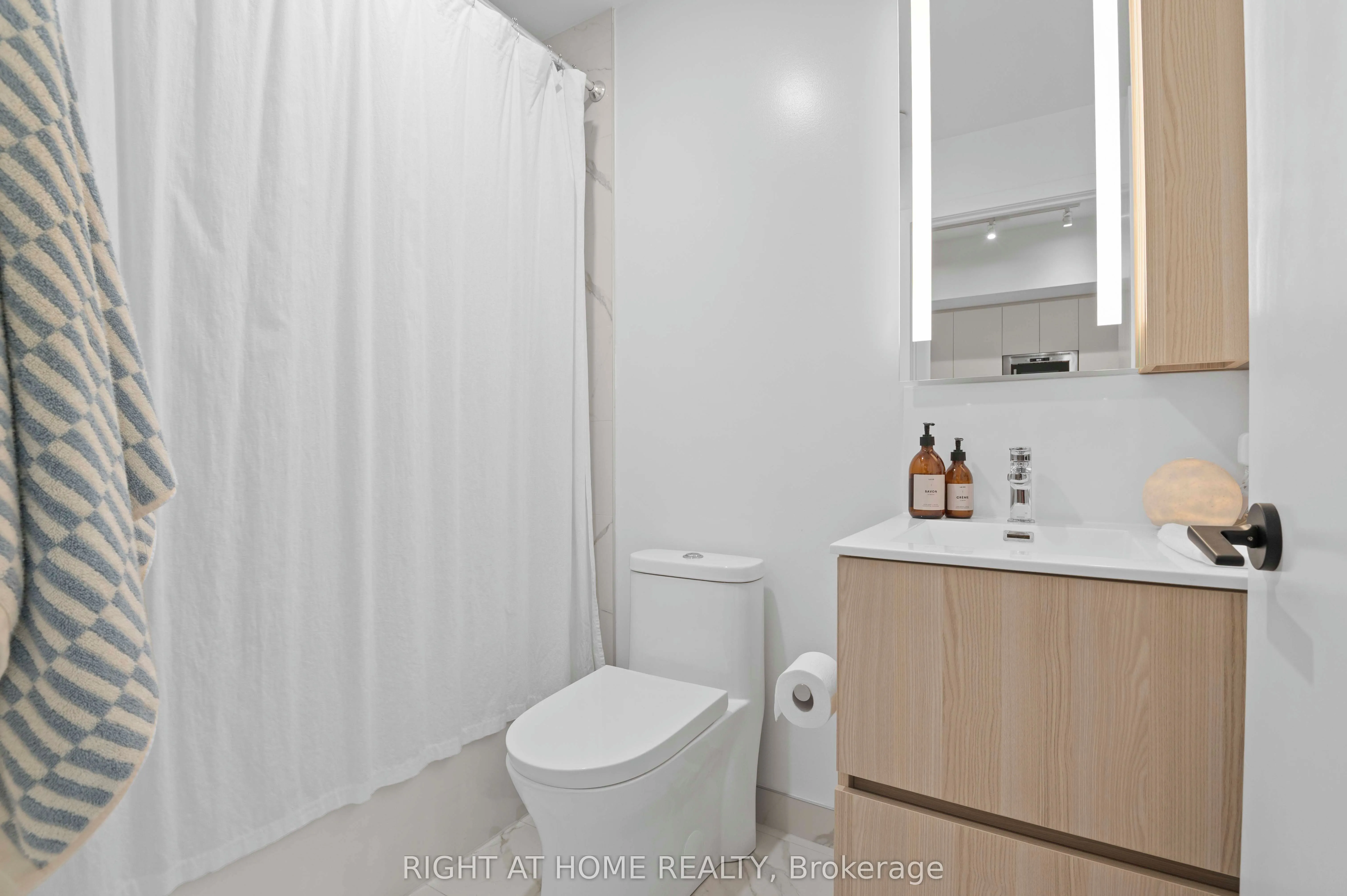 220 Missinnihe Way, #403