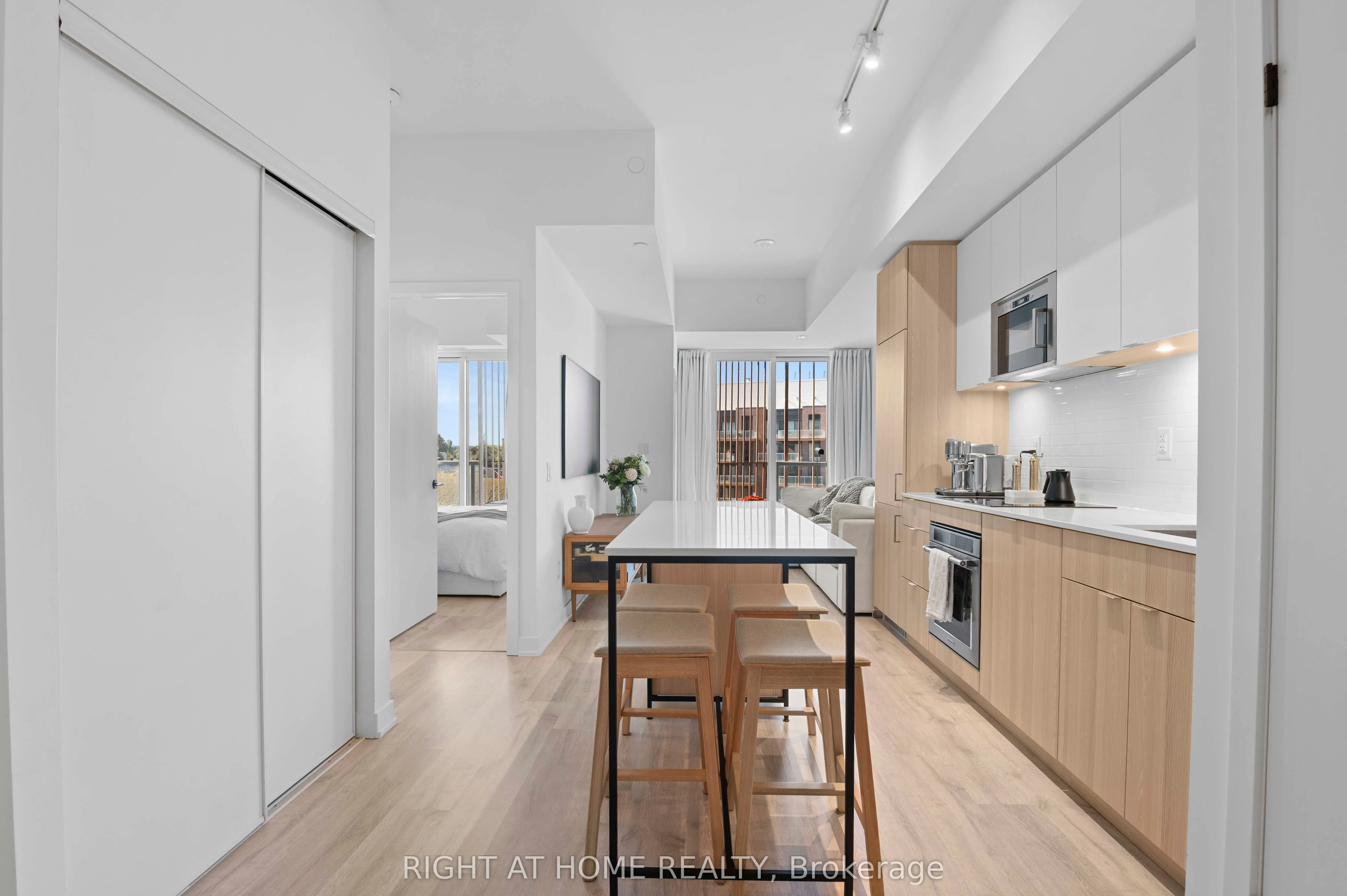 220 Missinnihe Way, #403