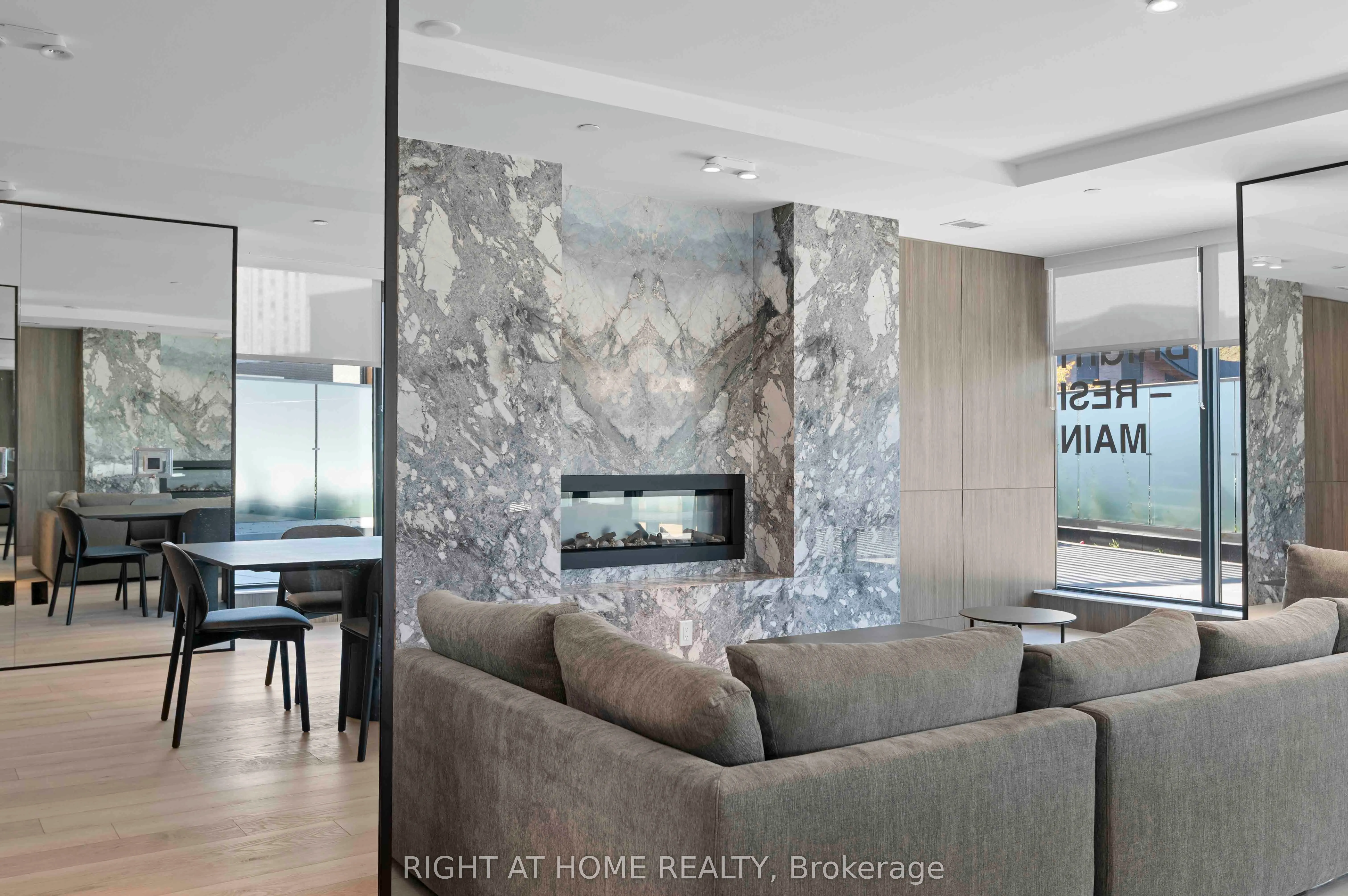 220 Missinnihe Way, #403