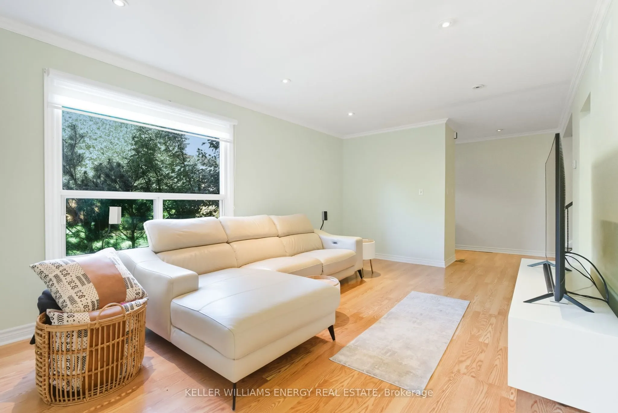 693 Francis Road, #4