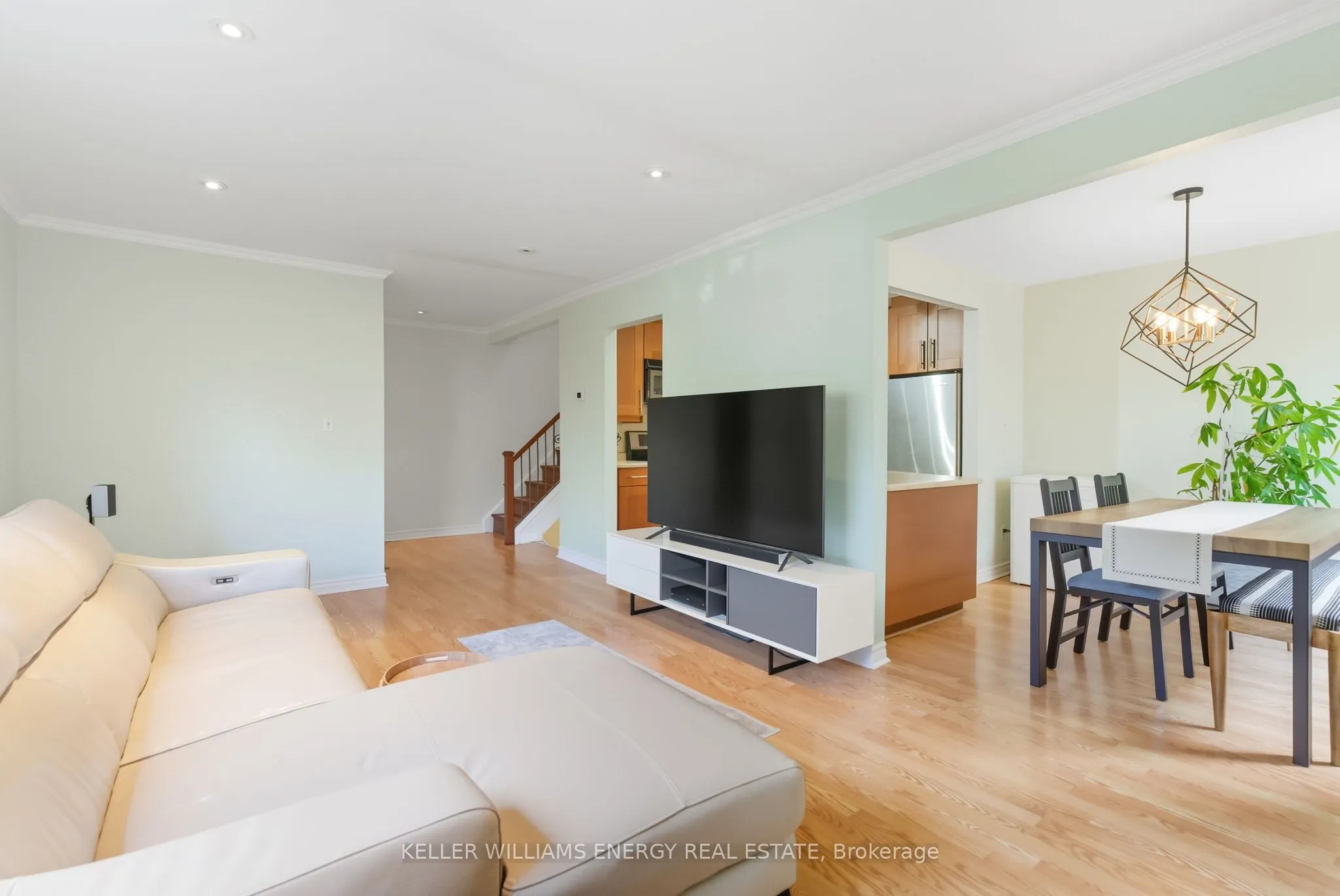 693 Francis Road, #4