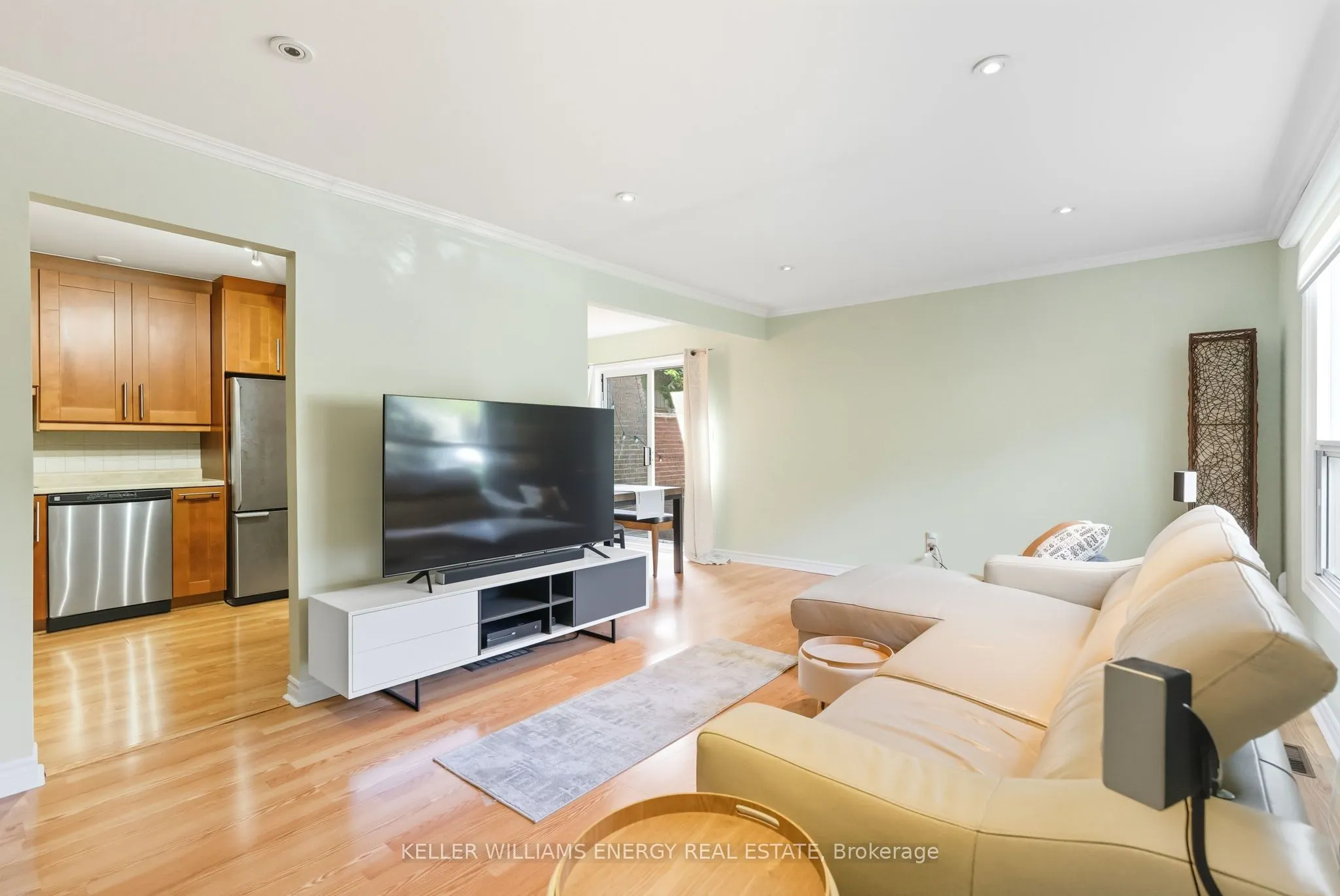 693 Francis Road, #4