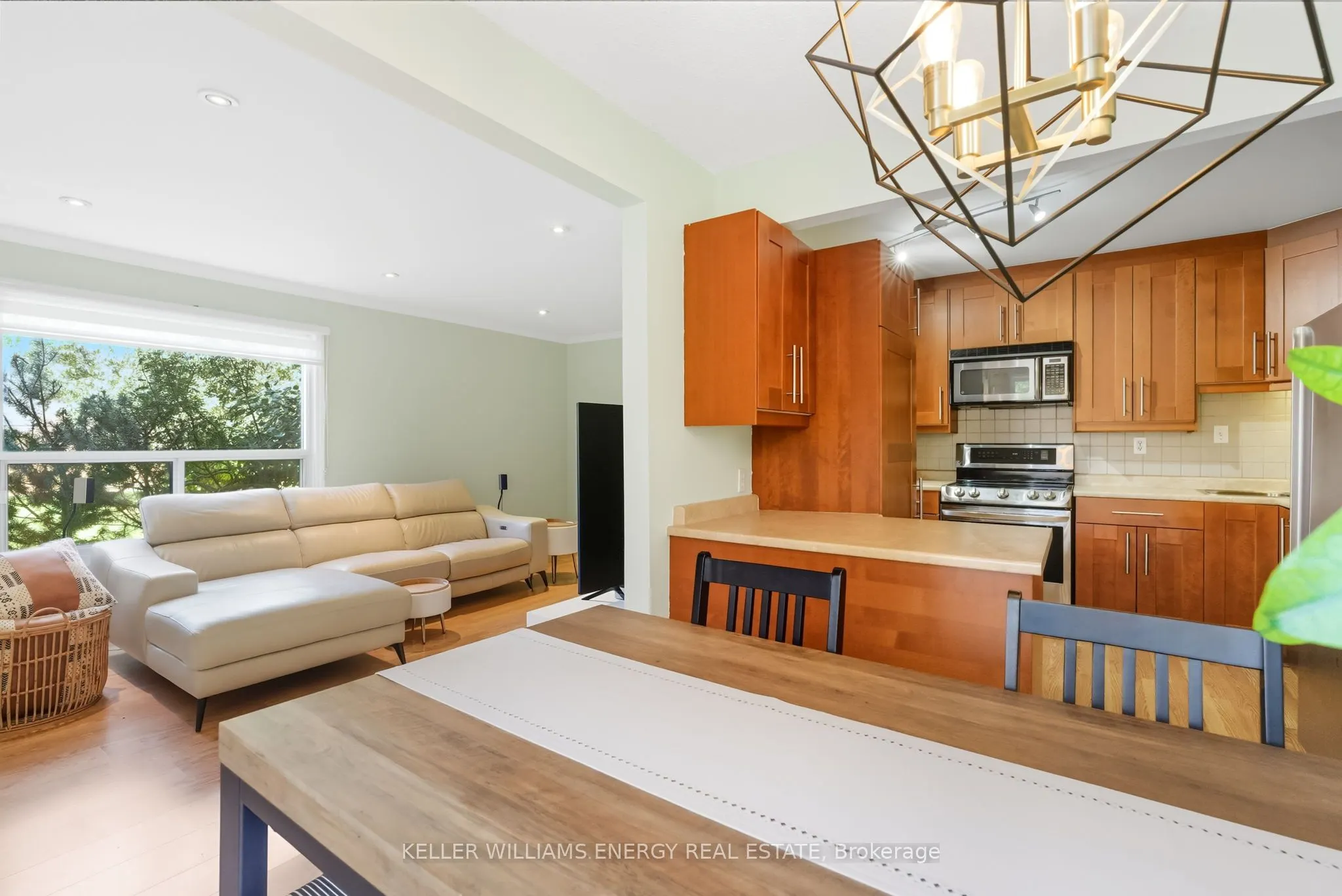 693 Francis Road, #4
