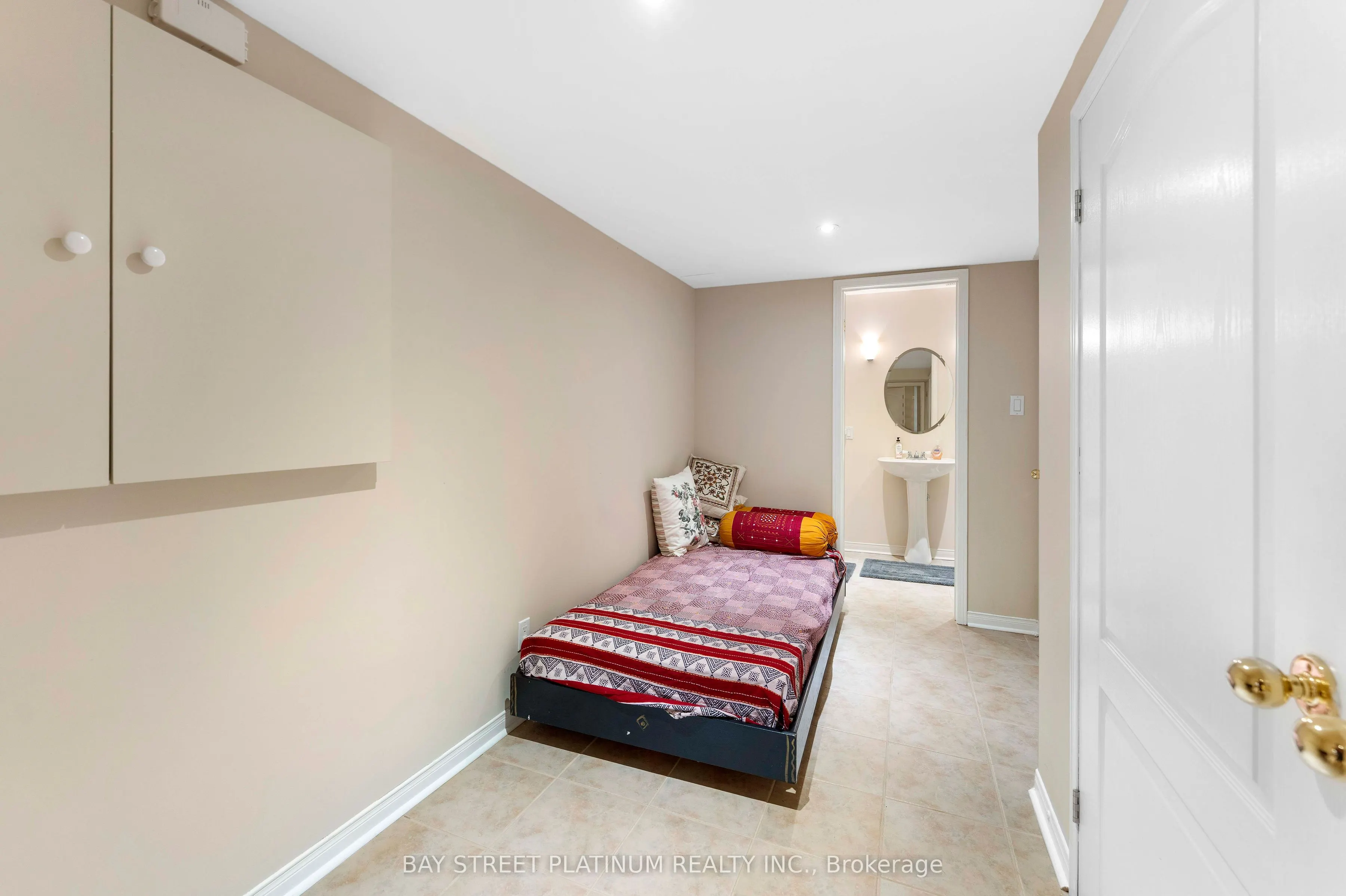 2451 Erin Centre Boulevard